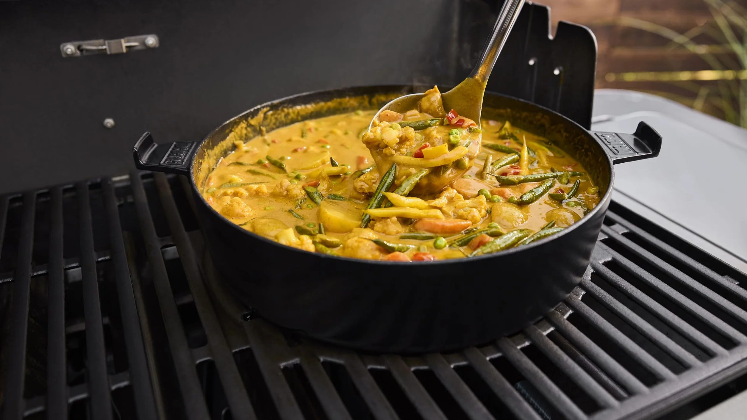 Weber Dutch Oven 2-in-1 per Sistema Gourmet BBQ/pentola in ghisa con Coperchio Utilizzabile Come Padella – Nero (8857)