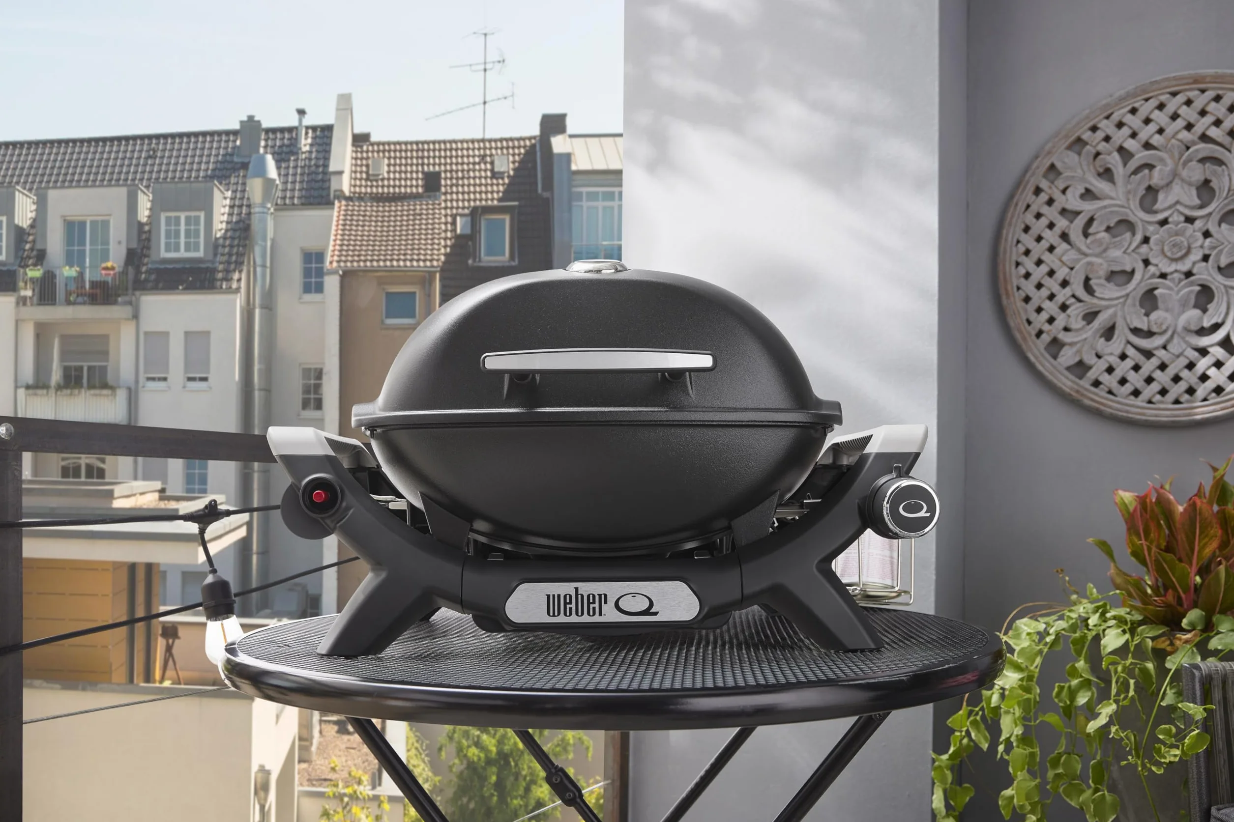 Weber Q 1100N barbecue a gas 42x31 cm superficie di cottura portatile 1 bruciatore griglia ghisa smaltata nero
