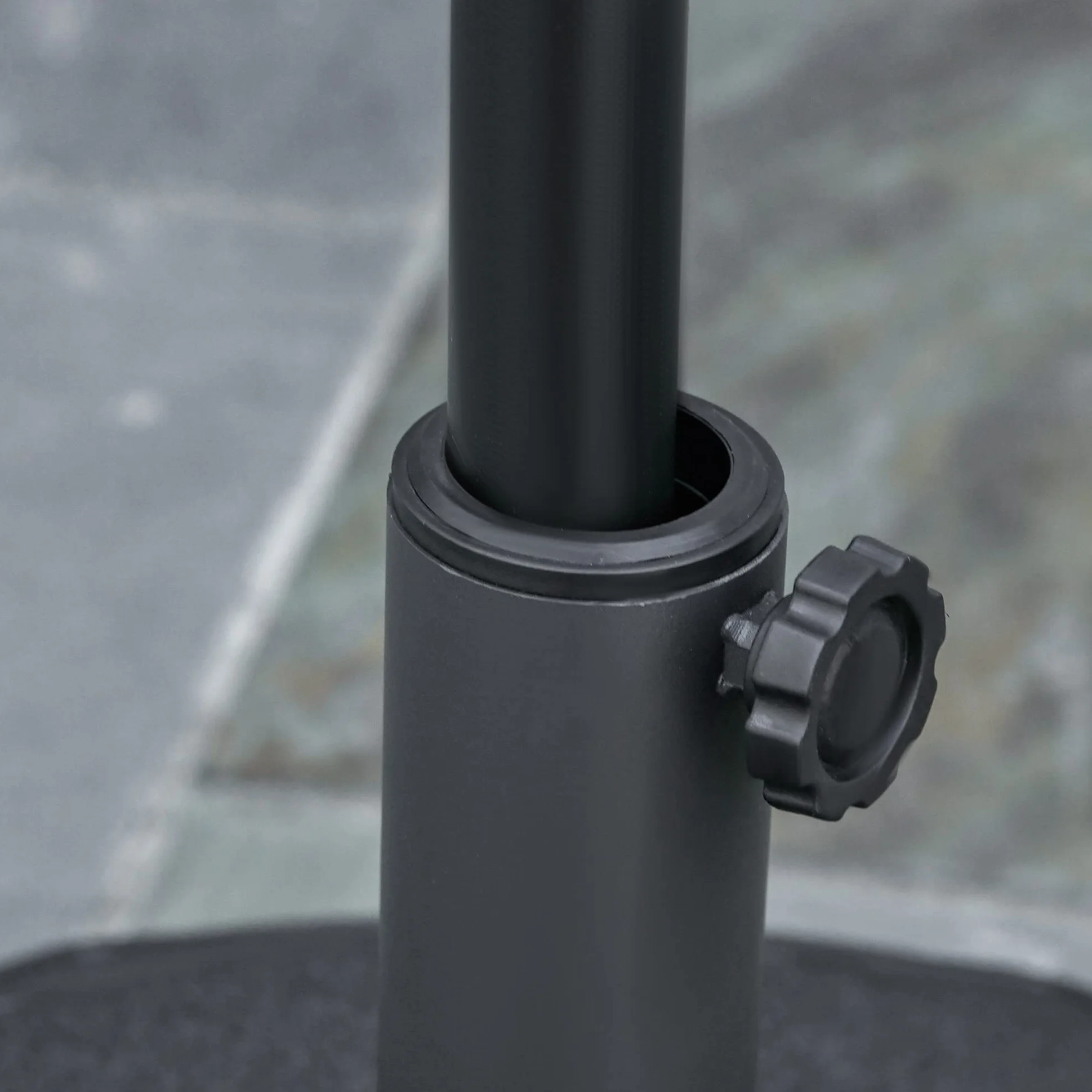 Outsunny Base per Ombrellone da Giardino Rotonda Φ55cm, Basamento da 30kg da Riempire con Acqua per Pali da 38mm, 48mm, Nero