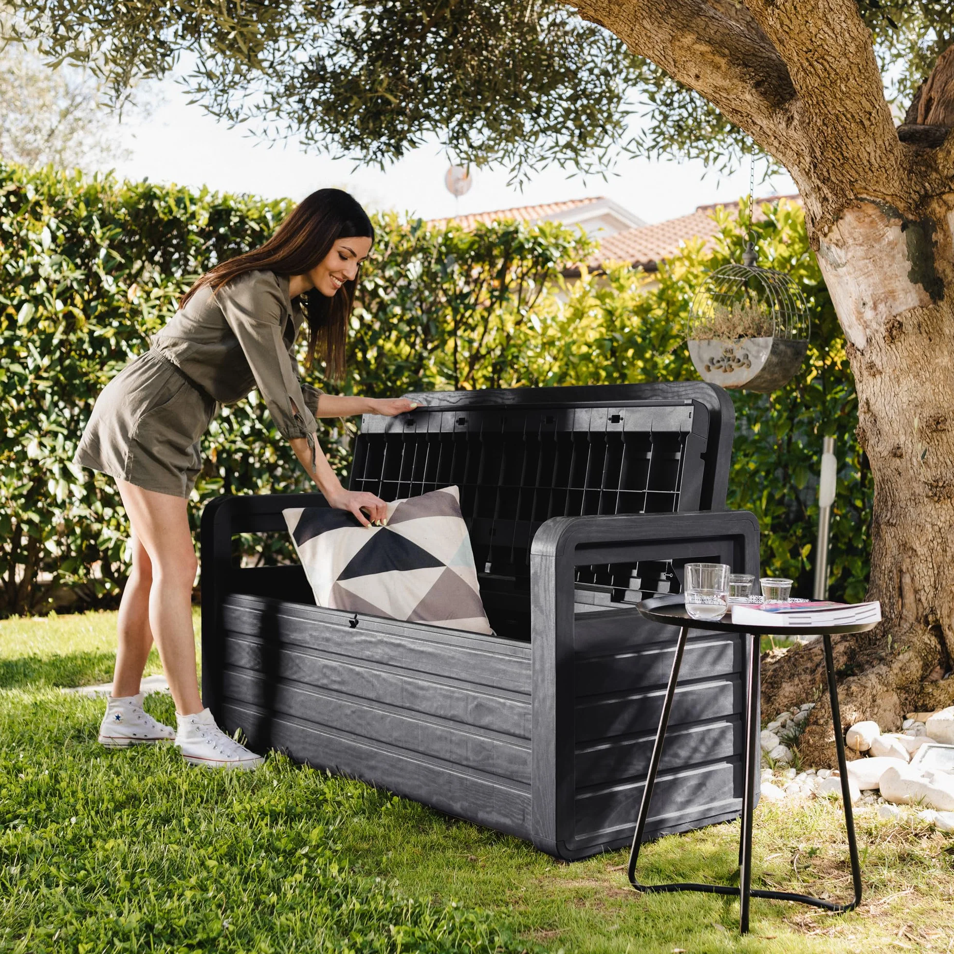 Toomax Foreverspring Cassapanca da 270 litri con seduta per 2 persone 132.5x58x89h cm panca da giardino effetto legno antracite plastica resistente ai raggi UV