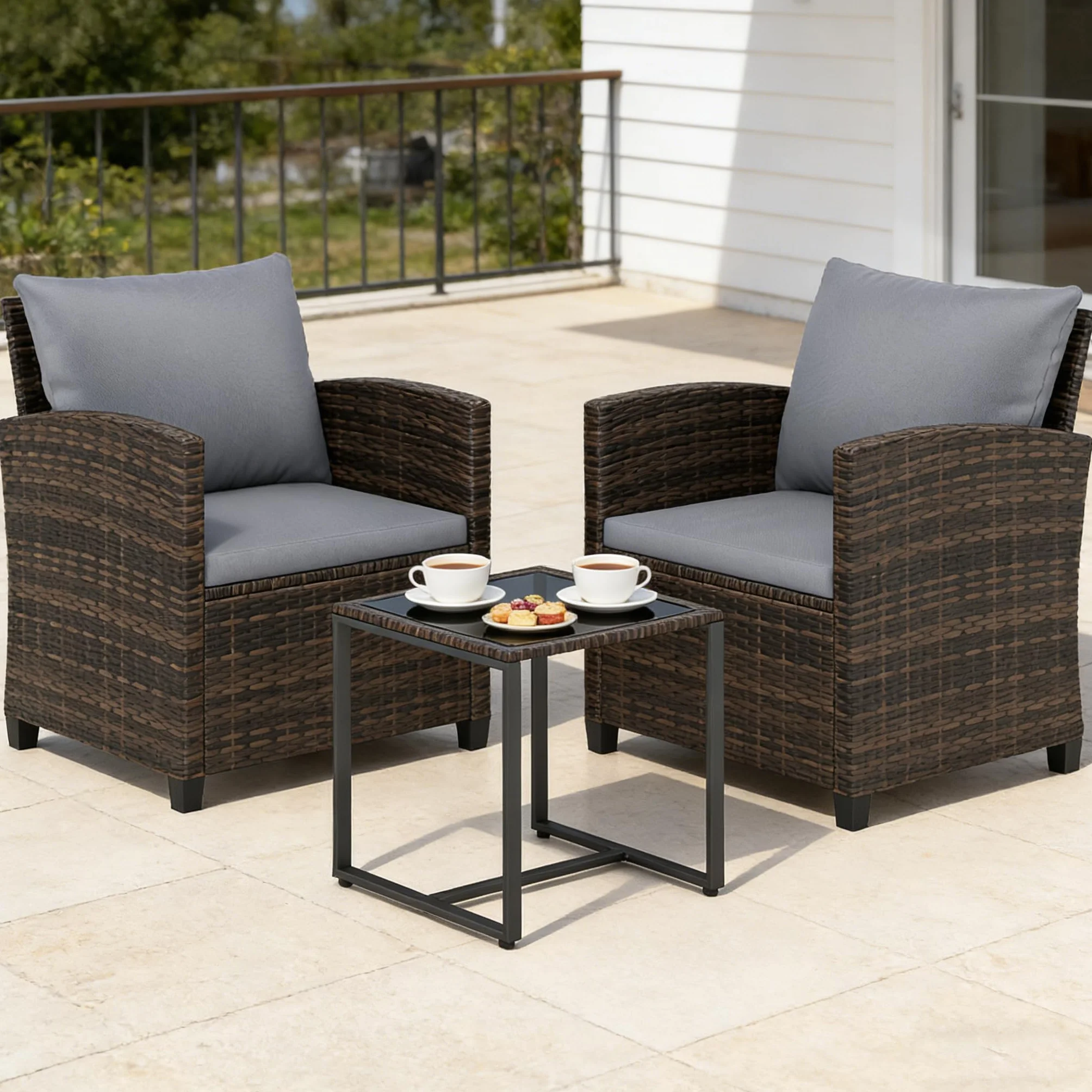 GIANTEX Set da Giardino 3 Pezzi, Salotto Esterno 2 Poltrone con Cuscini + Tavolino in Vetro, Marrone+Grigio