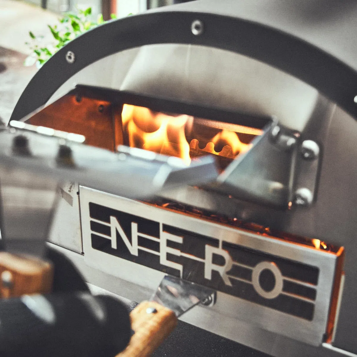 Forno per pizza BURNHARD oltre 500°C, pietra in cordierite, acciaio inox, mobile, nero