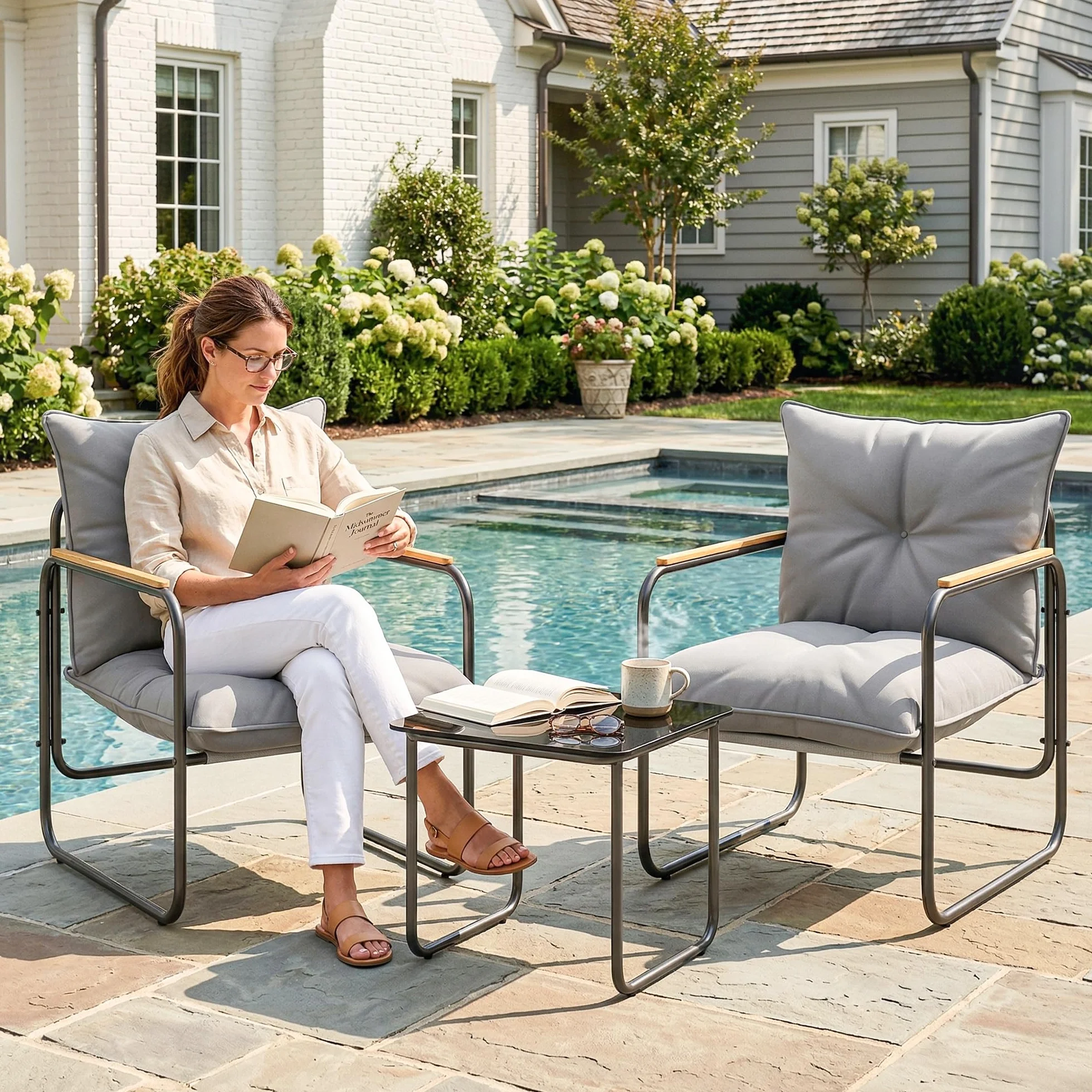 Outsunny Set da Bistrò 3 Pezzi, Set da Giardino in Metallo con 2 Sedie Texteline, Tavolo in Vetro, Cuscini Spessi, Grigio Scuro