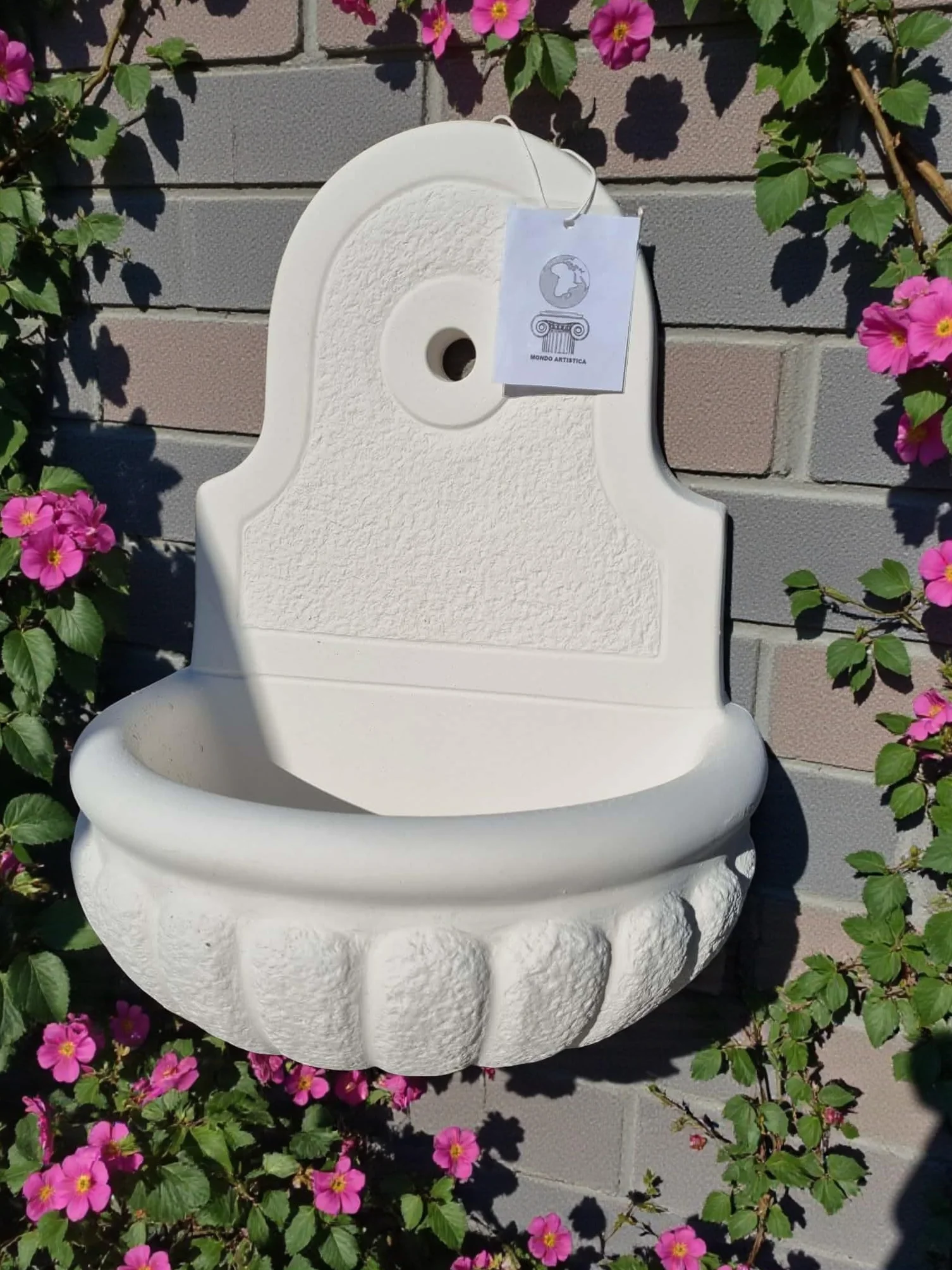 MONDO ARTISTICA Fontana da Parete Sospesa per Giardino, Cemento Bianco e Polvere di Marmo, Piccola, Per esterno altezza 48 cm