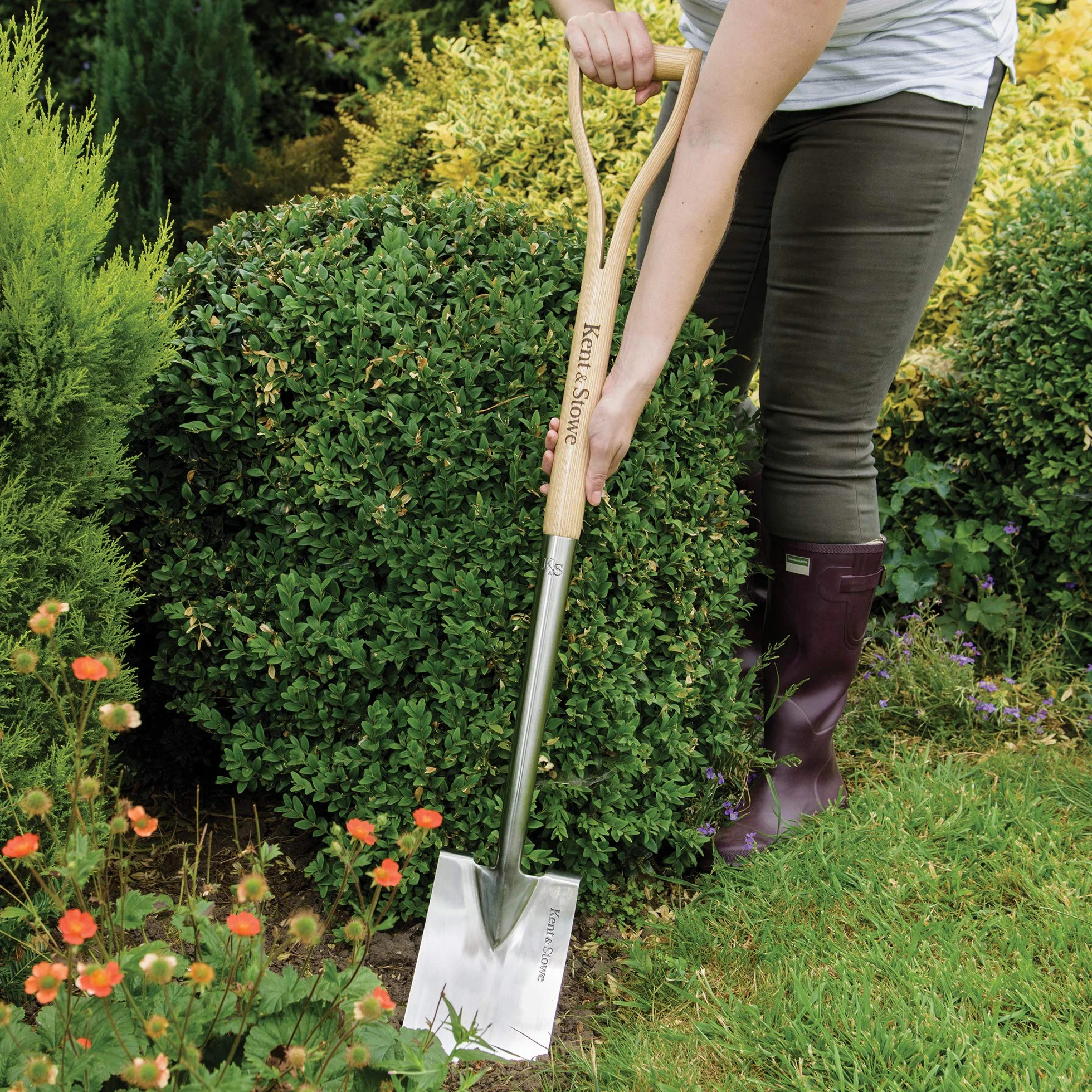 Kent & Stowe Vanga per aiuole – Vanga professionale in acciaio inossidabile per aiuole, vanga da giardino con manico in frassino, lunghezza: 104 cm