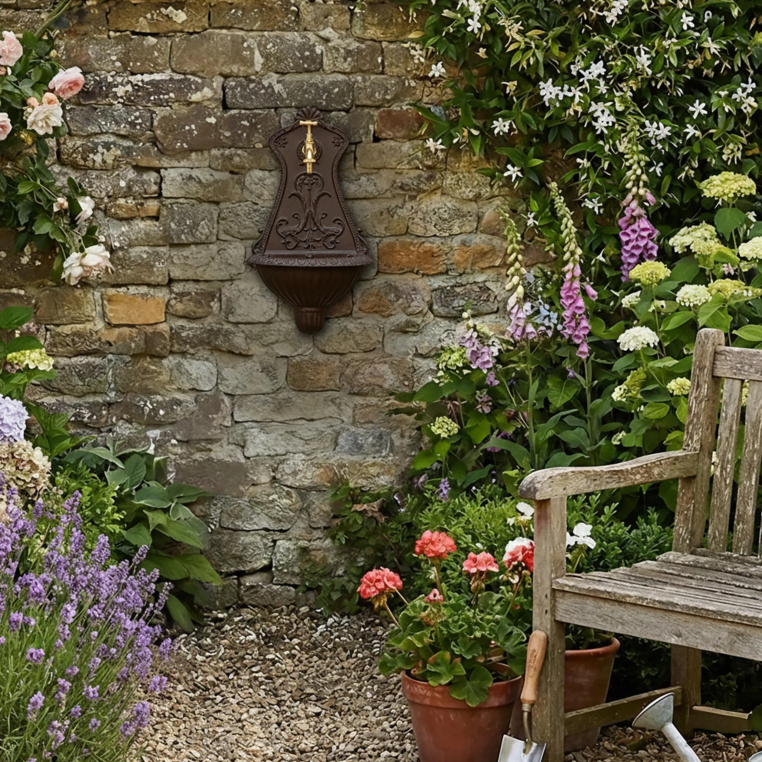Relaxdays Fontana a Muro da Esterno, Fontanella Giardino, Vaschetta Rubinetto, Ghisa e Ottone, 42x24,5x11,5 cm, Marrone