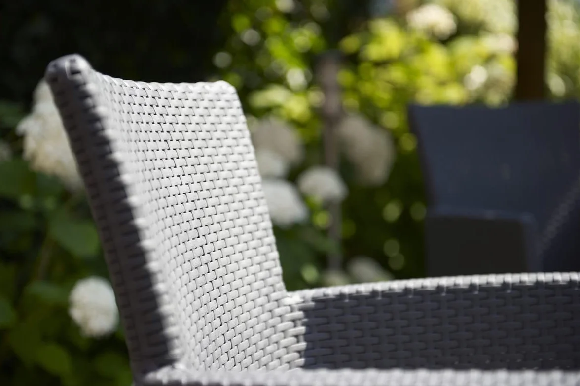Keter Iowa Poltrona da Giardino Effetto Rattan con Cuscino 62x60x89H Grafite