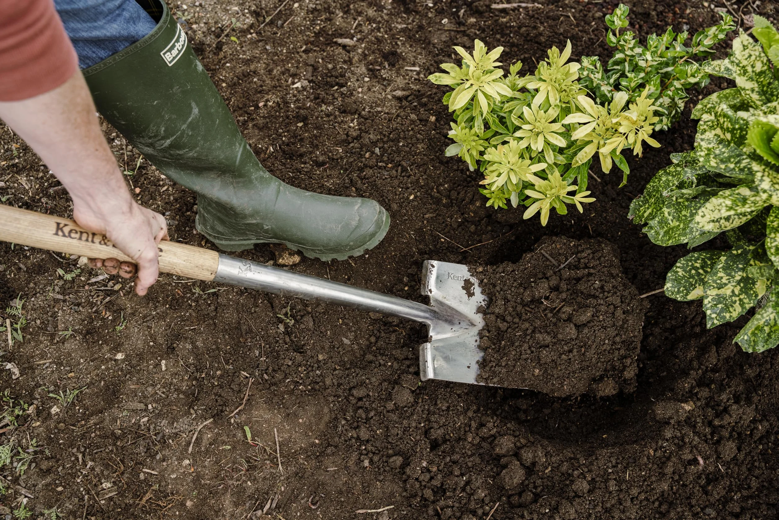 Kent & Stowe Vanga da Giardino Professionale - Acciaio Inossidabile Con Manico in Legno di Frassino, Lunghezza: 110 cm