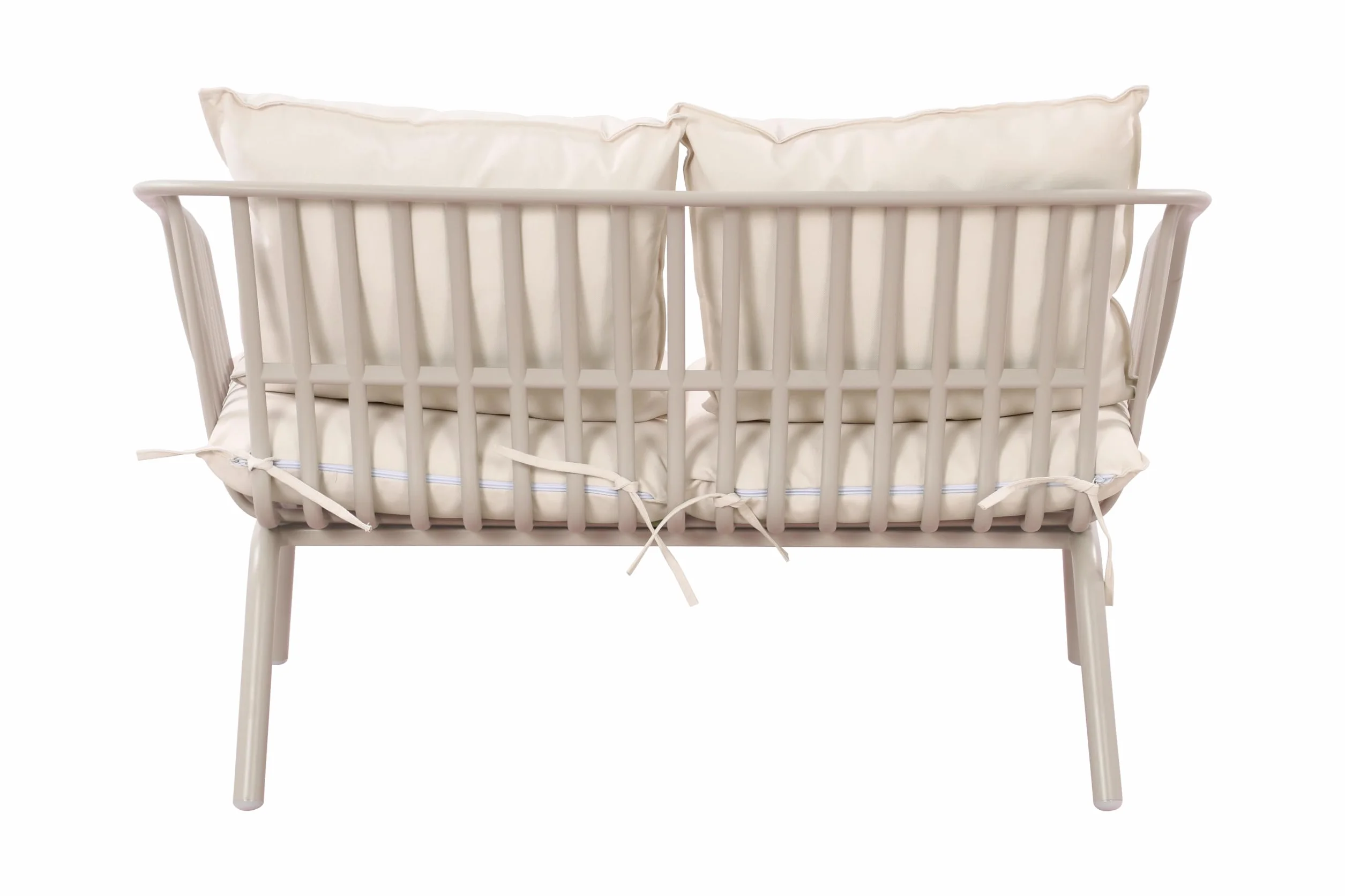 AVANTI TRENDSTORE - Albavilla - Set da giardino in plastica sintetica, composto da 2 poltrone, 1 poltrona a 2 posti e 2 tavolini rotondi. Disponibile in 2 colori.
