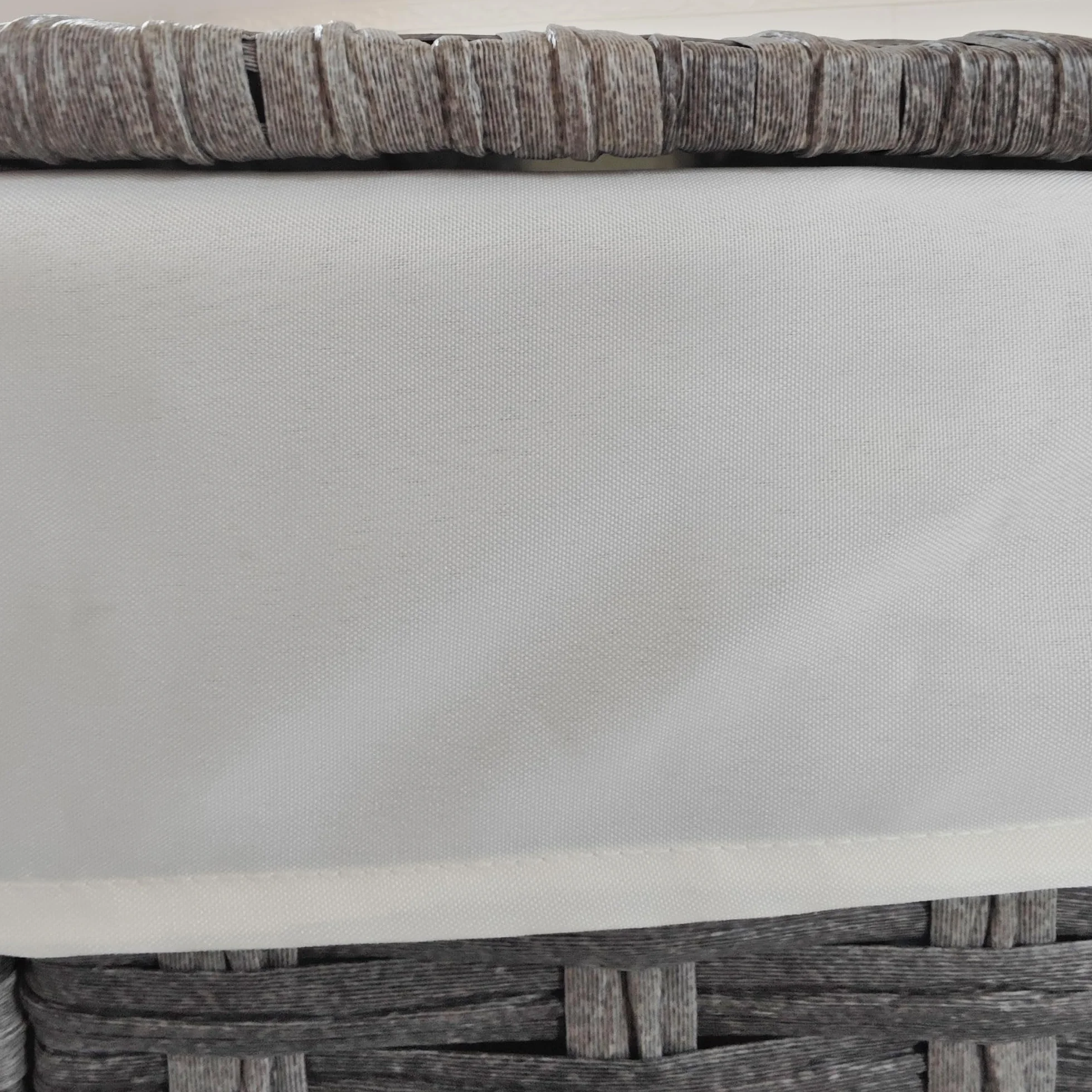 Outsunny Baule da Giardino in Rattan PE, Cassapanca da Esterno con Piedini Antiscivolo e Rivestimento Interno in Tessuto Impermeabile, 57x34x62cm, Grigio e Beige
