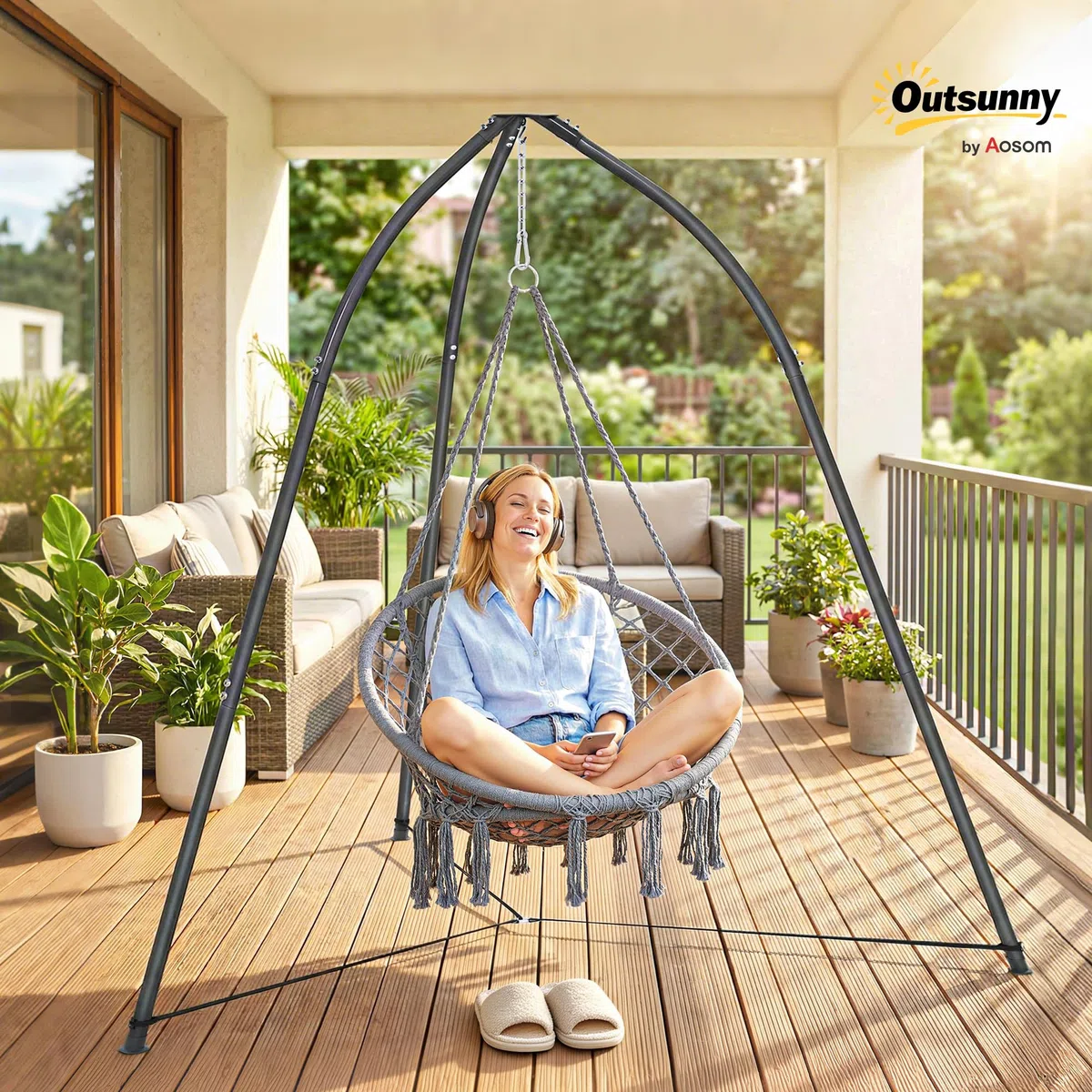 Outsunny Supporto per Sedia sospesa Triangolare Altezza 210 cm, con Catena Regolabile, Base Stabile, Resistente alle intemperie, Struttura per Sedia sospesa per Patio, Giardino, carico 150 kg, Nero