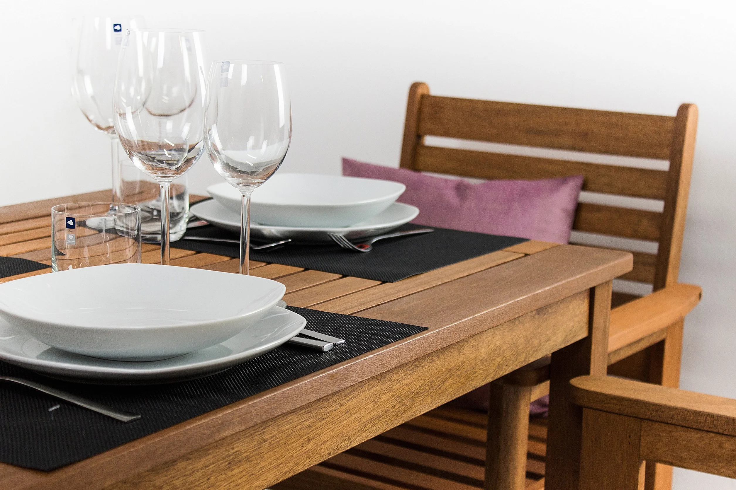 AVANTI TRENDSTORE Set da giardino 5 pezzi in legno tropicale tavolo 135x73,5x75 cm sedie 61x88x62 cm panche 120x88x62 cm