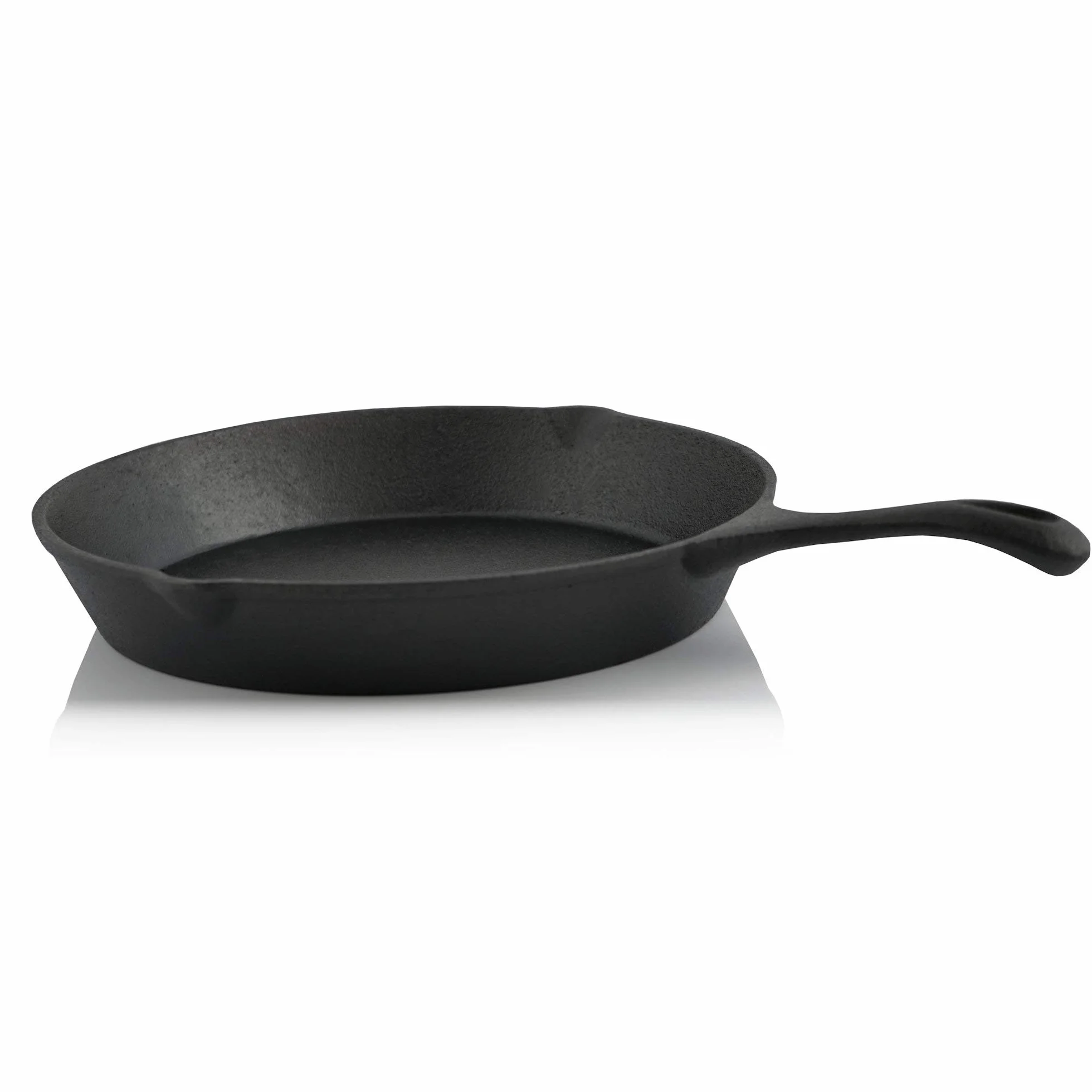 BBQ-TORO Dutch Oven Set in Scatola di Legno | ghisa - già Cotto | Ferro per cialde, casseruola, Padella per grigliate, Piastra per grigliate, griglia impilabile, sottopentola (10 Pezzi)