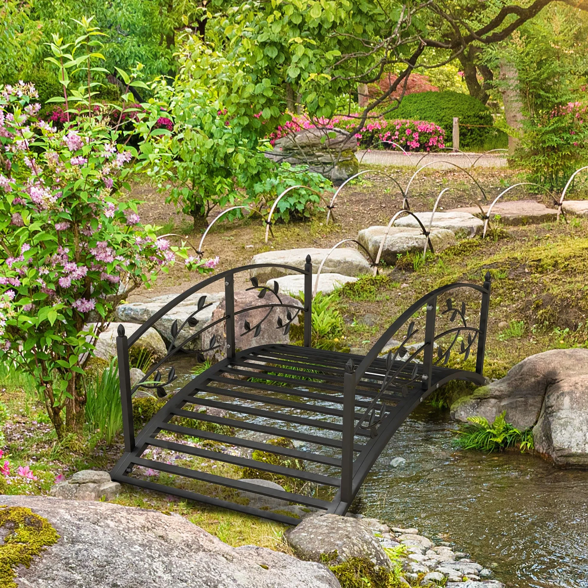 Outsunny Ponte del Giardino - Ponte di Bacino - decorazione del Giardino dim. 119 x 67 x 47 cm con balaustra, motivo vite in acciaio nero