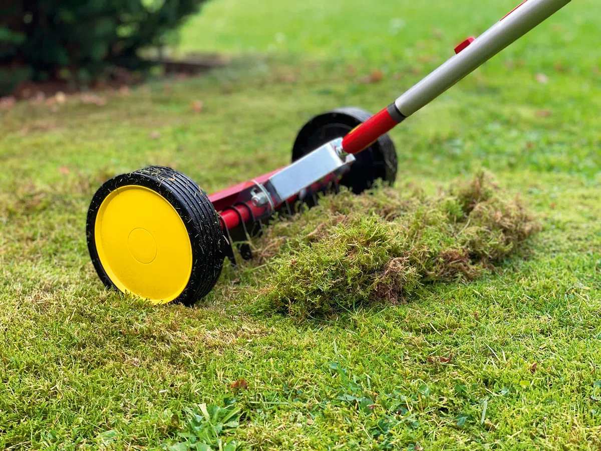 Wolf-Garten Scarificatore-Arieggiatore Manuale UR-M3 Multi-Star, Rosso/Giallo 9.5x47x60.5 cm