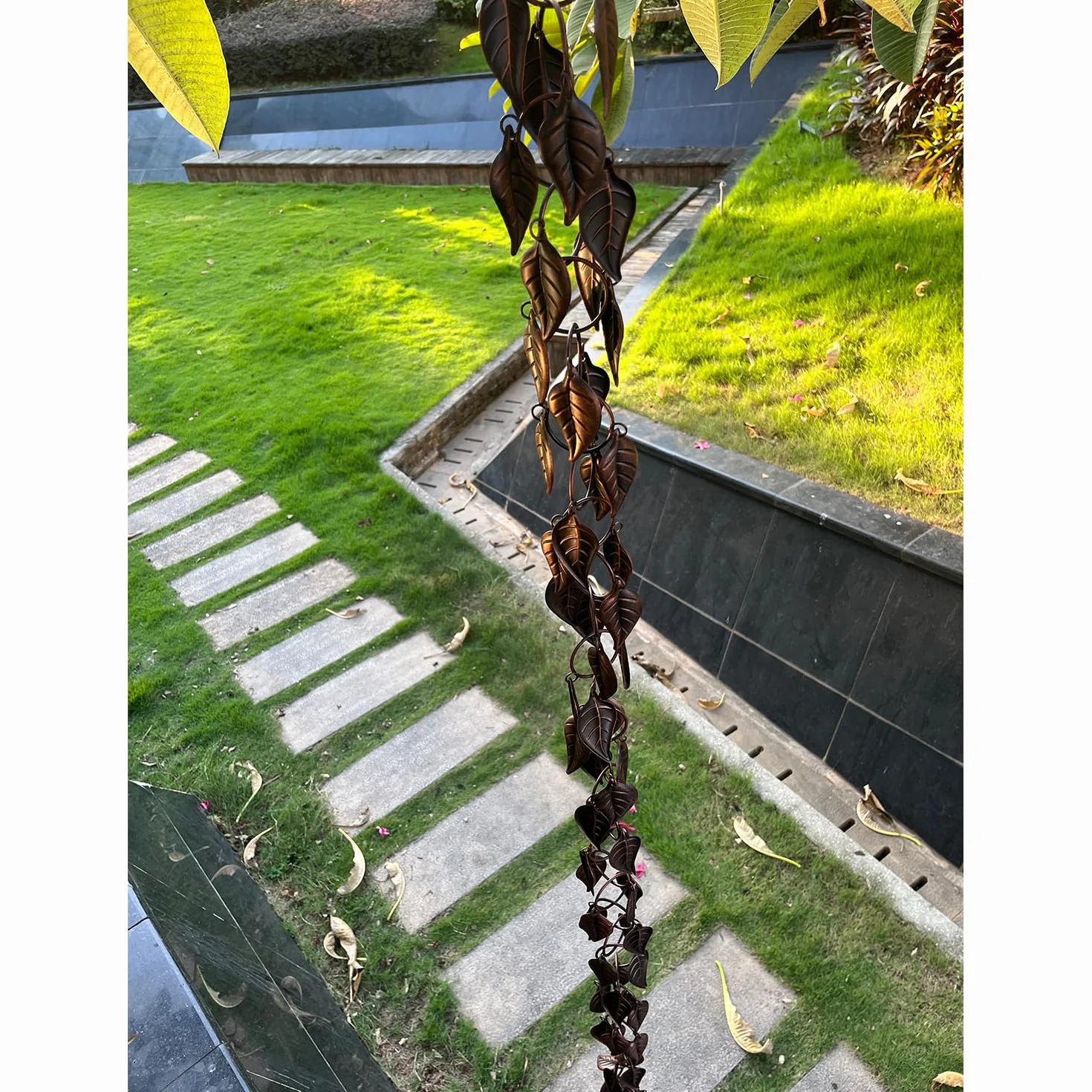 Catena per Pioggia da 2,5 m, con Foglie per grondaie e pluviali, Catene Decorative per Esterni, in Metallo, per grondaie, per Decorare la casa e Il Giardino, Rame Anticato