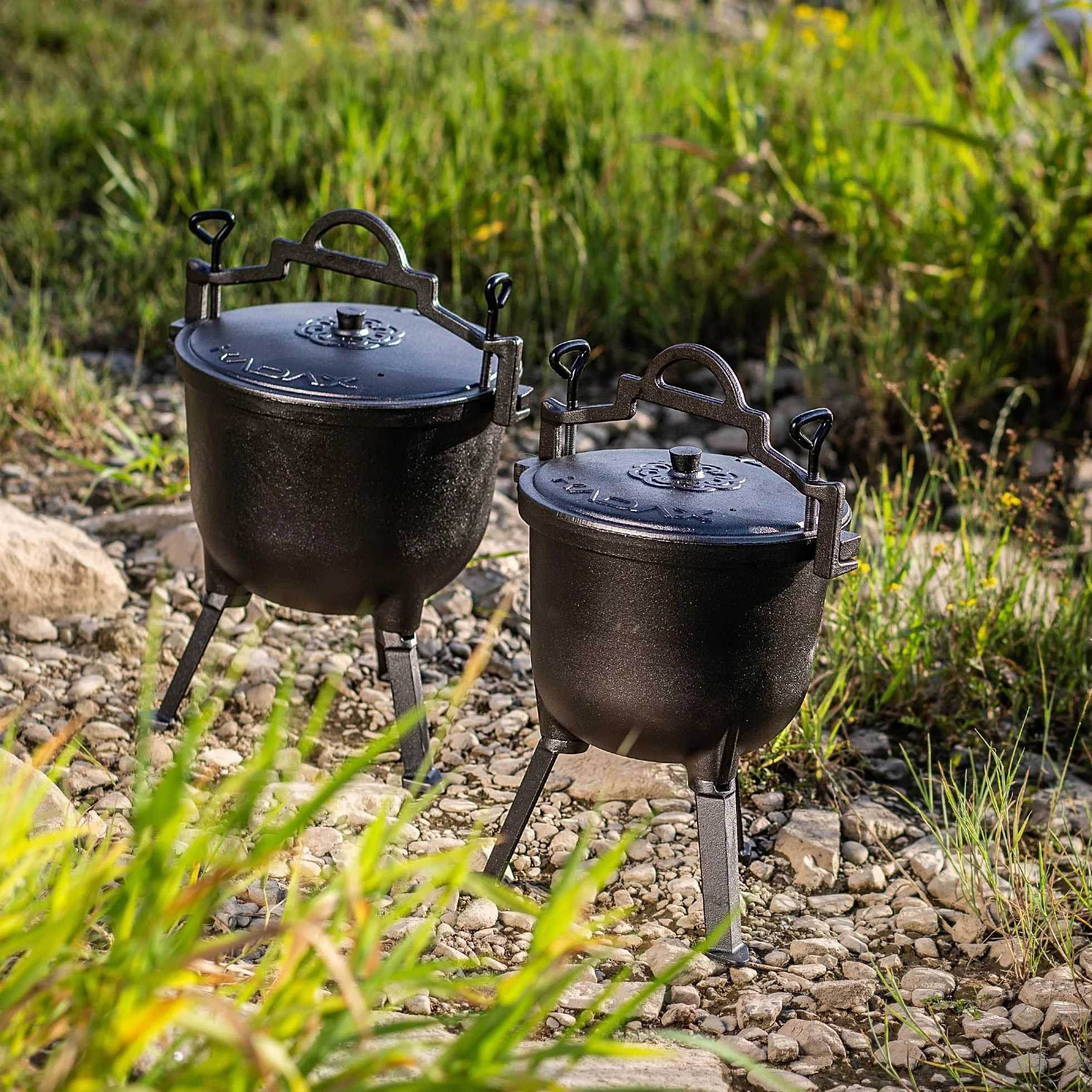 KADAX Jagdkessel 10L - Marmitta in Ghisa con Piedi | Pentola in Ghisa per Cucinare | Dutch Oven per Giardino, Focolare, Campeggio, Barbecue | Con Coperchio