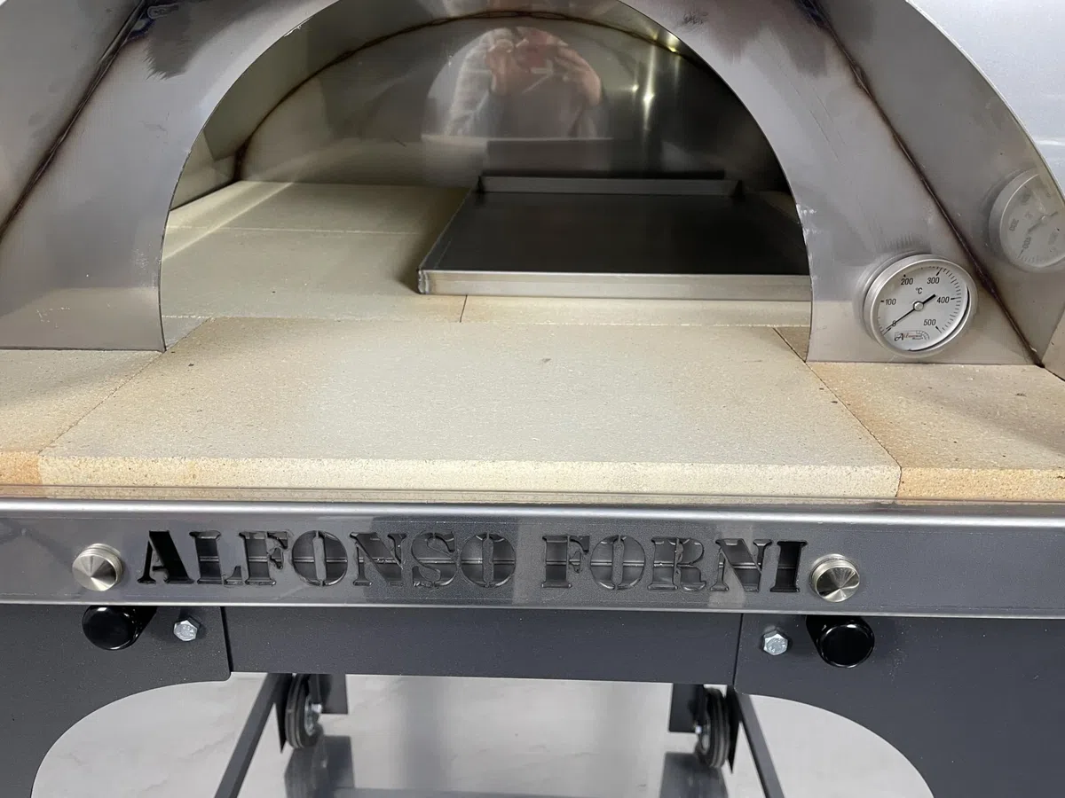 Forno a legna da esterno Alfonso 4 pizze con carrello, mattoni refrattari 3 cm, pirometro 500°C, acciaio inox - Made in Italy