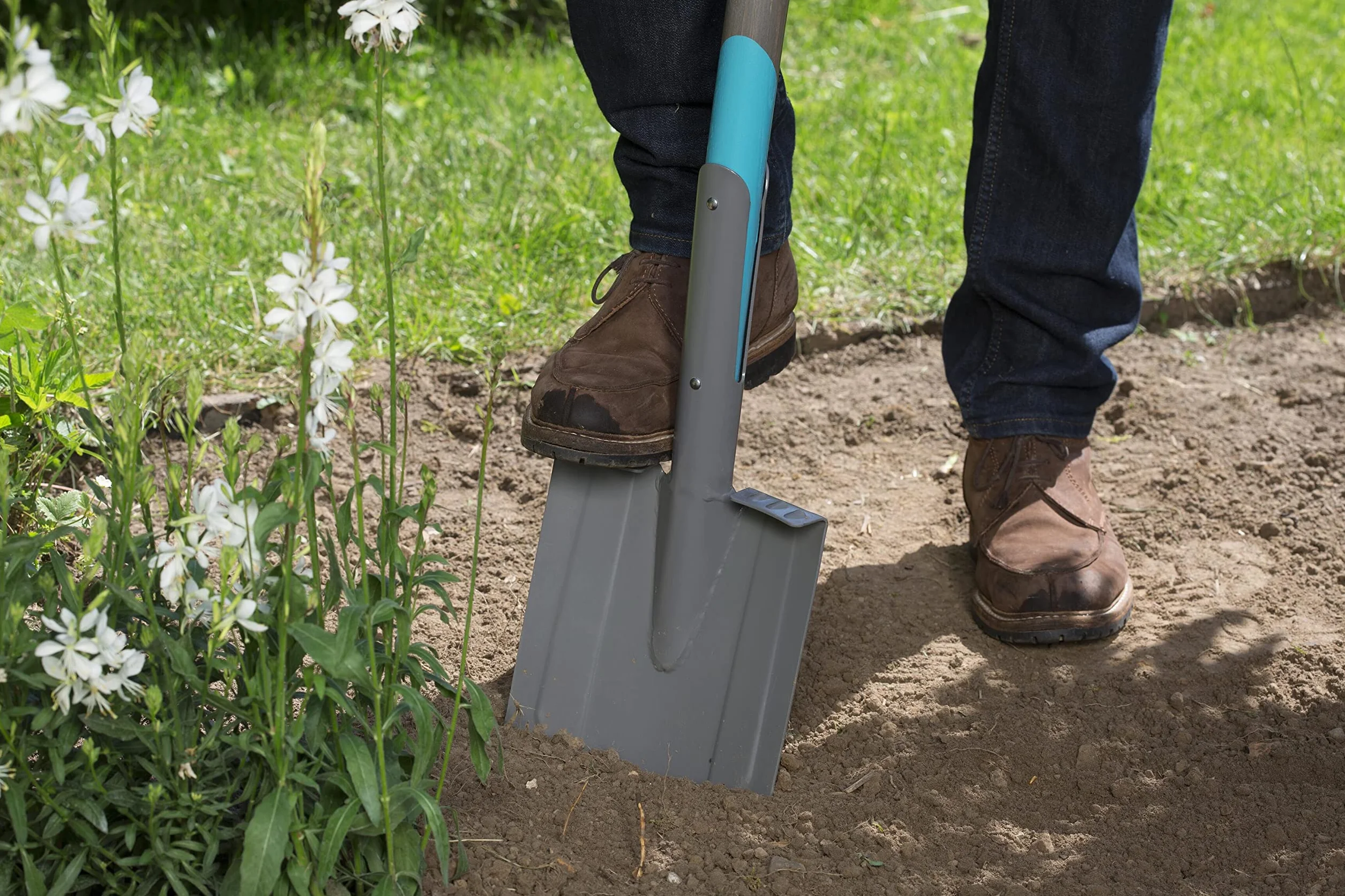 Gardena Vanga Natureline: Vanga da Giardino in Acciaio di Alta qualità per Scavare e Smuovere, Poggiapiedi Sicuro, Manico in Frassino Fsc (17000-20)