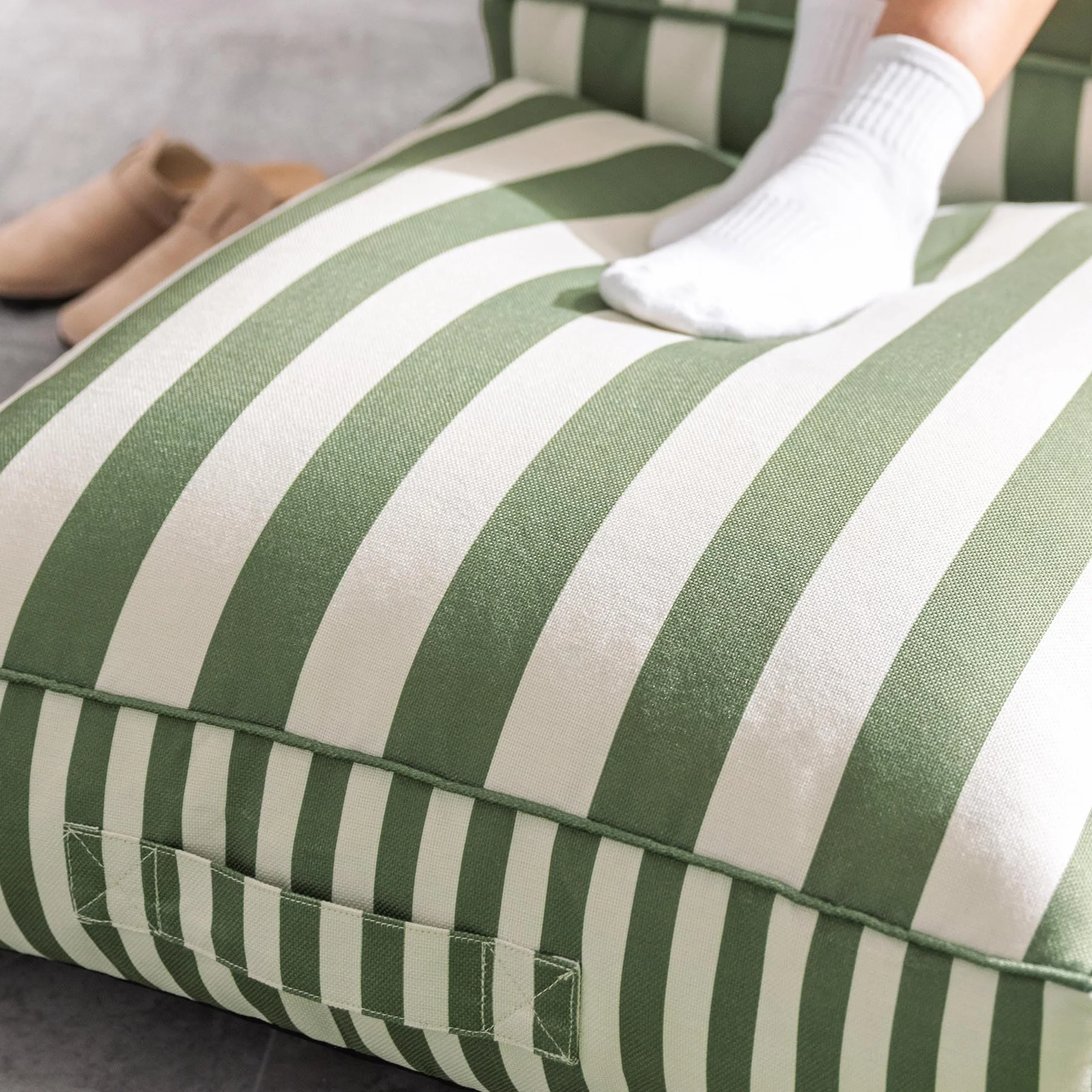 icon Striscia Solus Pouf Poggiapiedi, Verde, Pouf de Esterno, Tessuto Resistente All'acqua, Piccolo Pouf Sacco con Riempimento Incluso, Gardino, Sedia de Gardino, Mobili da Gardino, Terrazza