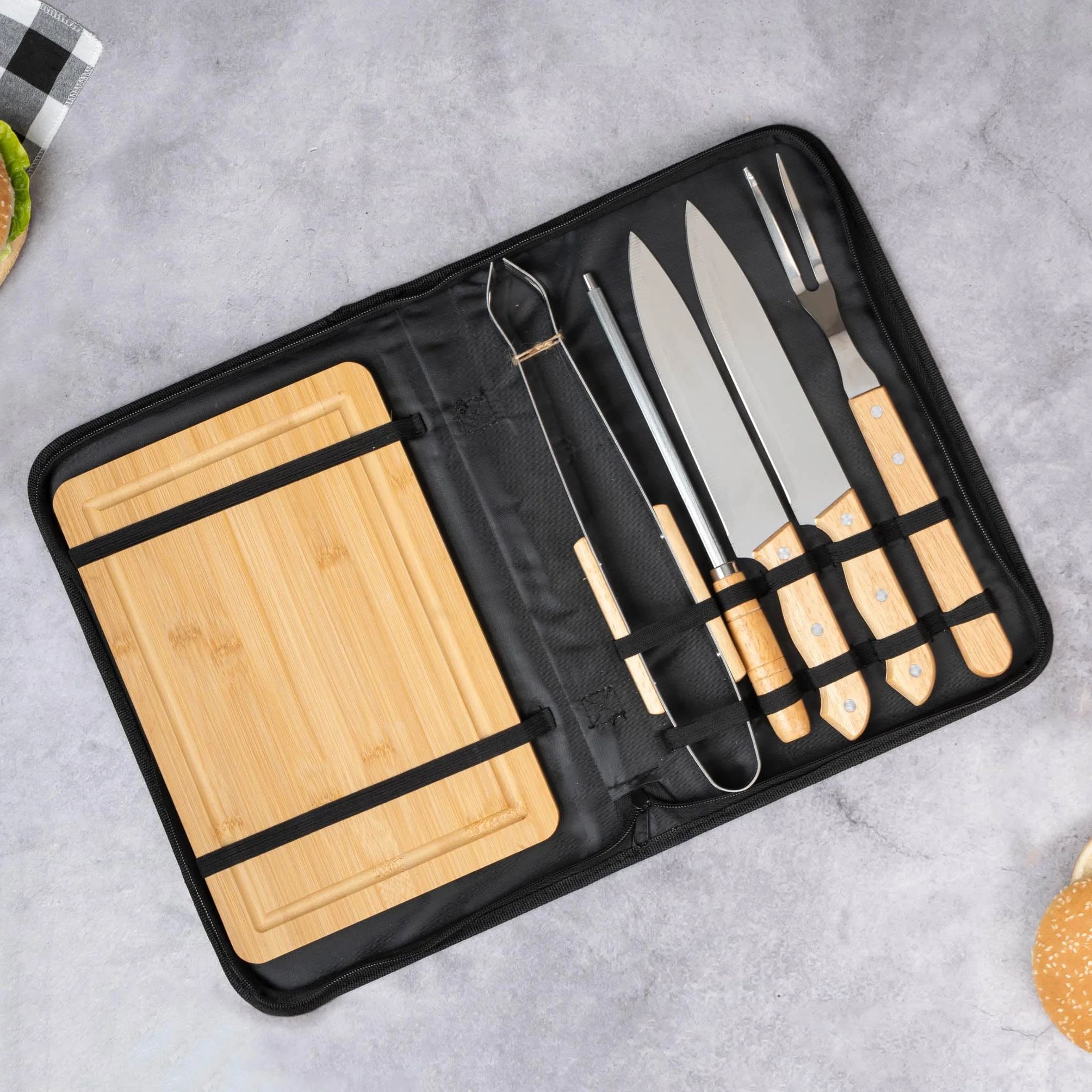 Wanapix | Set per Barbecue Personalizzato | Include 6 Accessori (2 coltelli, Affilatore, Trinciatrice, Pinzette, Tavola) | Custodia Personalizzata con Nome e Testo | Best BBQ