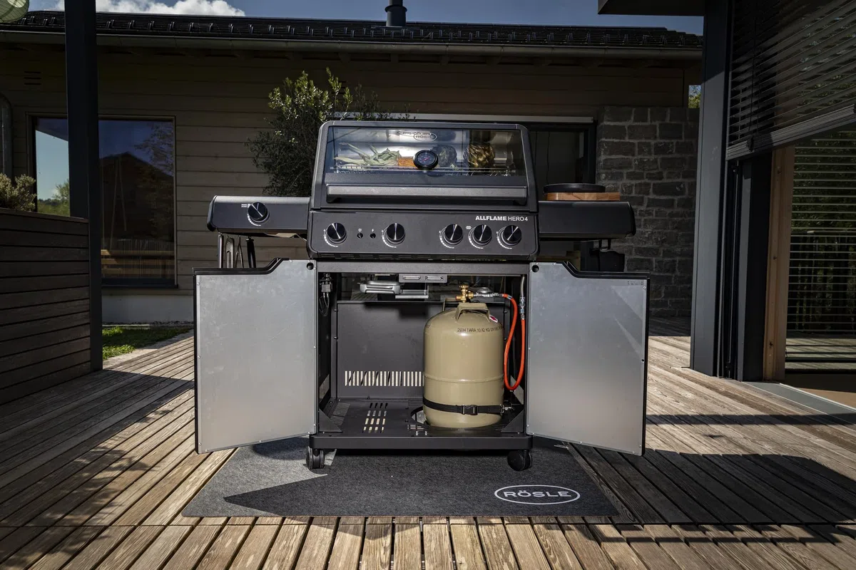 RÖSLE ALLFLAME Hero 4 Barbecue a gas, 4 bruciatori 3.5 kW, PRIMEZONE, superficie cottura 70x45 cm, griglie ghisa