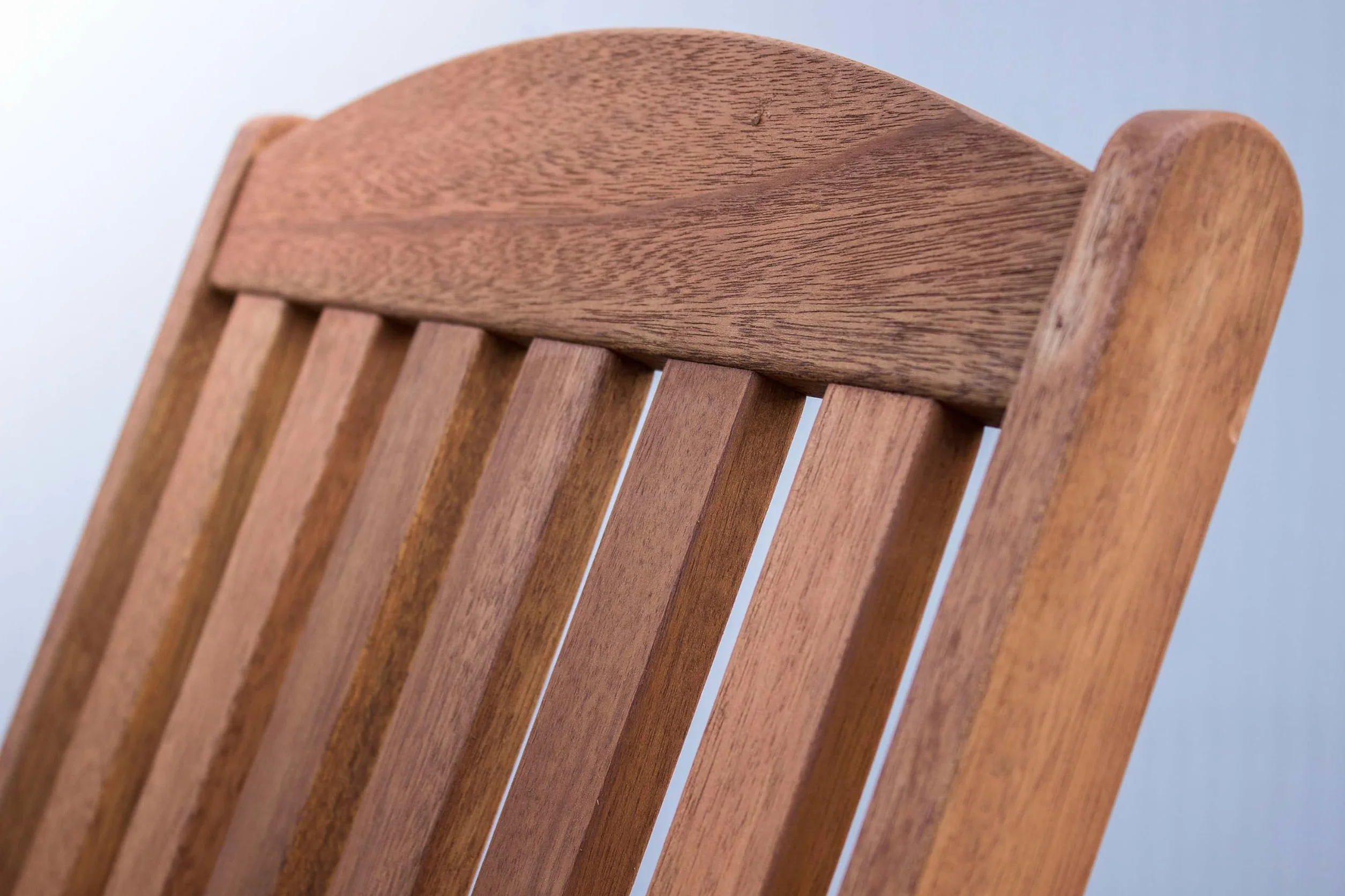 AVANTI TRENDSTORE - Seminara - Sedia pieghevole da giardino o balcone, con schienale reclinabile e braccioli, in legno teak massiccio. Dimensioni LAP 63,5x110x76 cm Anche in set da 2 e 4 sedie.