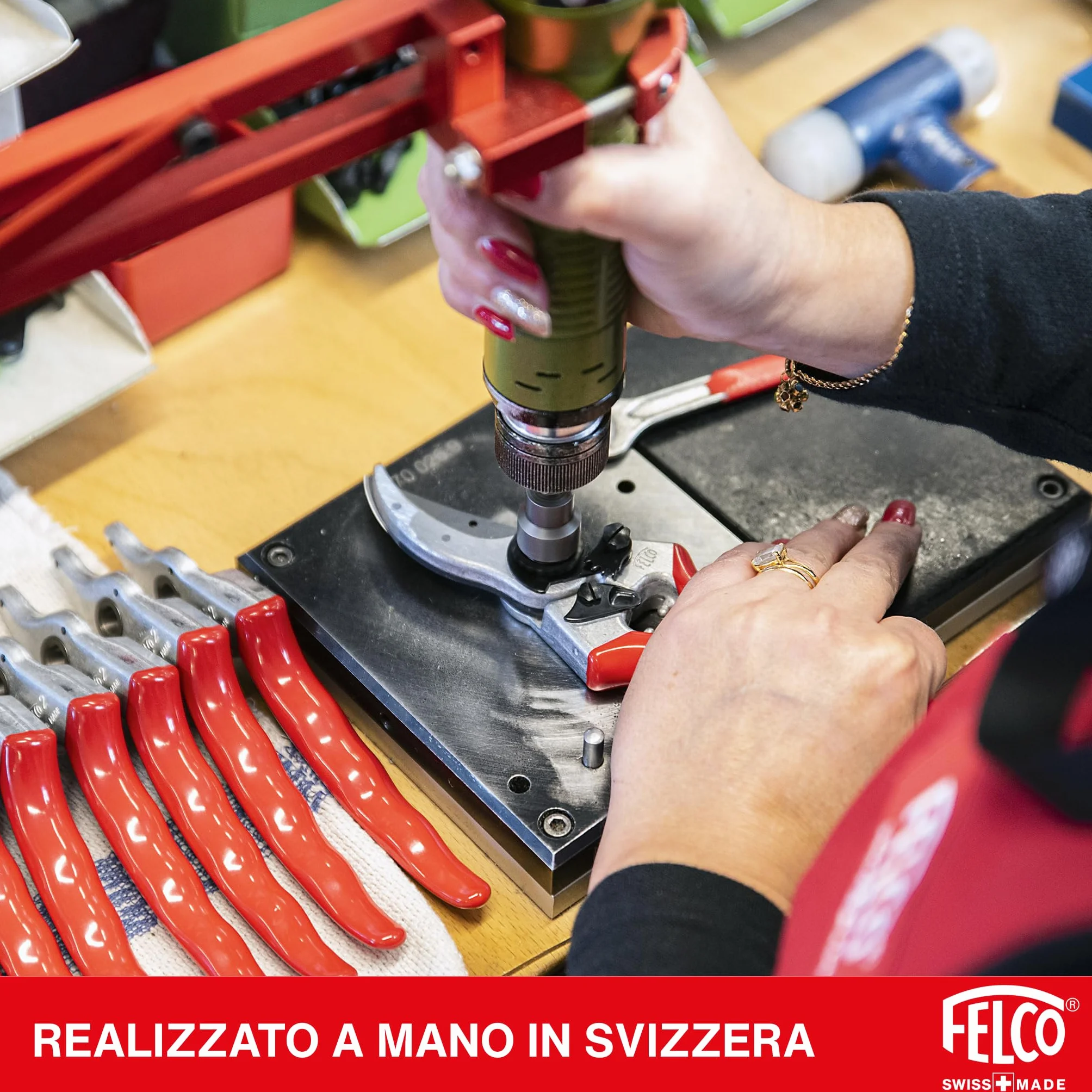 FELCO 2 Cesoia da Potatura Bypass, Mano Destra, Mano Grande, Capacità di Taglio 25mm, Lama in Acciaio Temprato, Manico in Alluminio Forgiato, Made in Switzerland, Garanzia a Vita