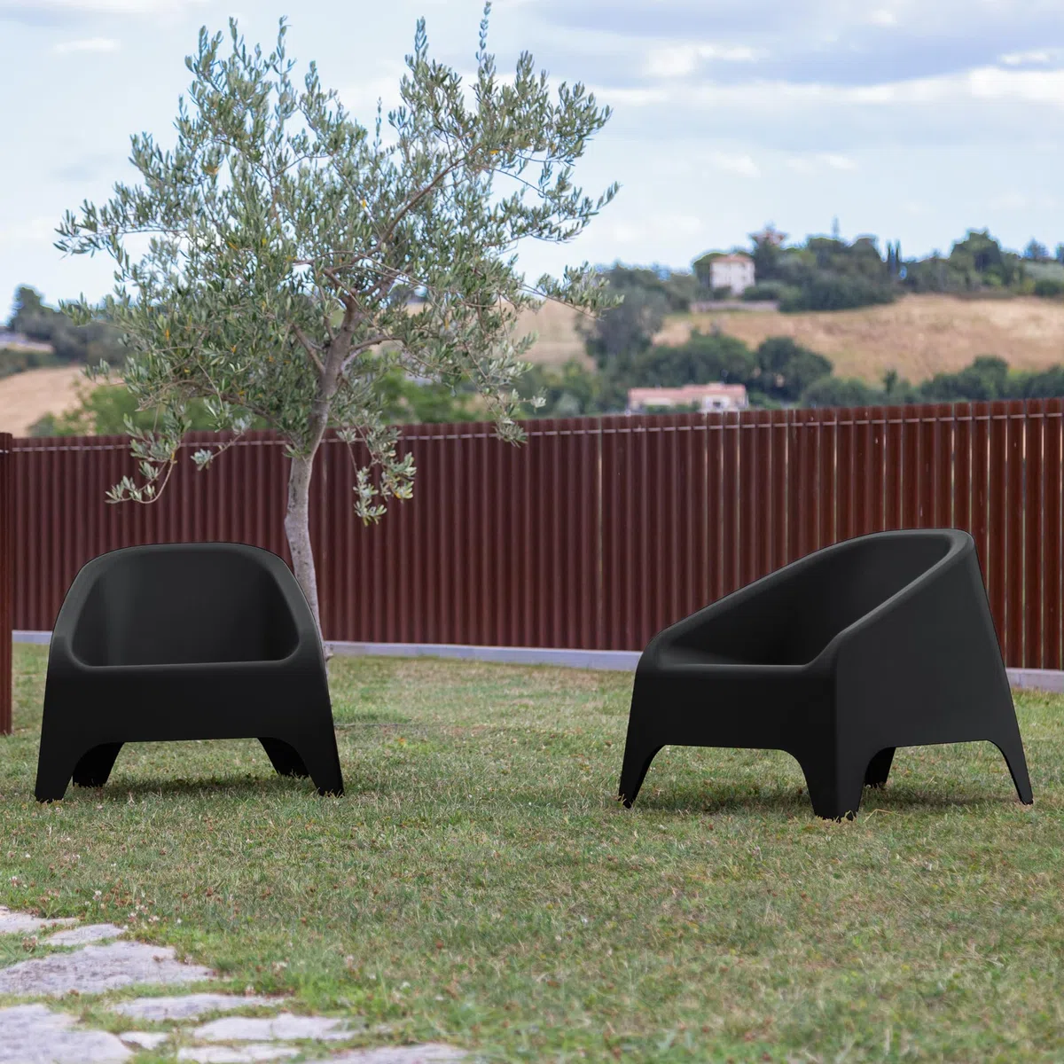Toomax Poltrona Matera antracite scuro 75,5x78,5x67 cm, poltrona moderna da giardino in plastica riciclata ergonomica