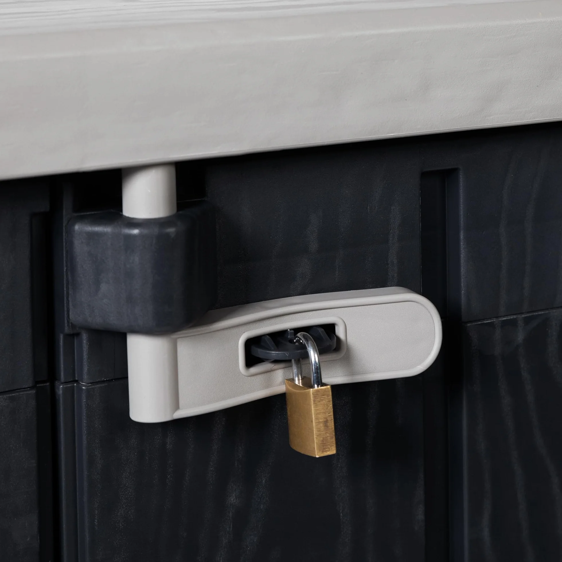 Toomax Stora Way Plus XL Baule 1270L portattrezzi 145x85x124,5h cm, in plastica resistente antracite/grigio, porta bidoni spazzatura, apertura assistita e chiusura a chiavistello, ideale per esterno