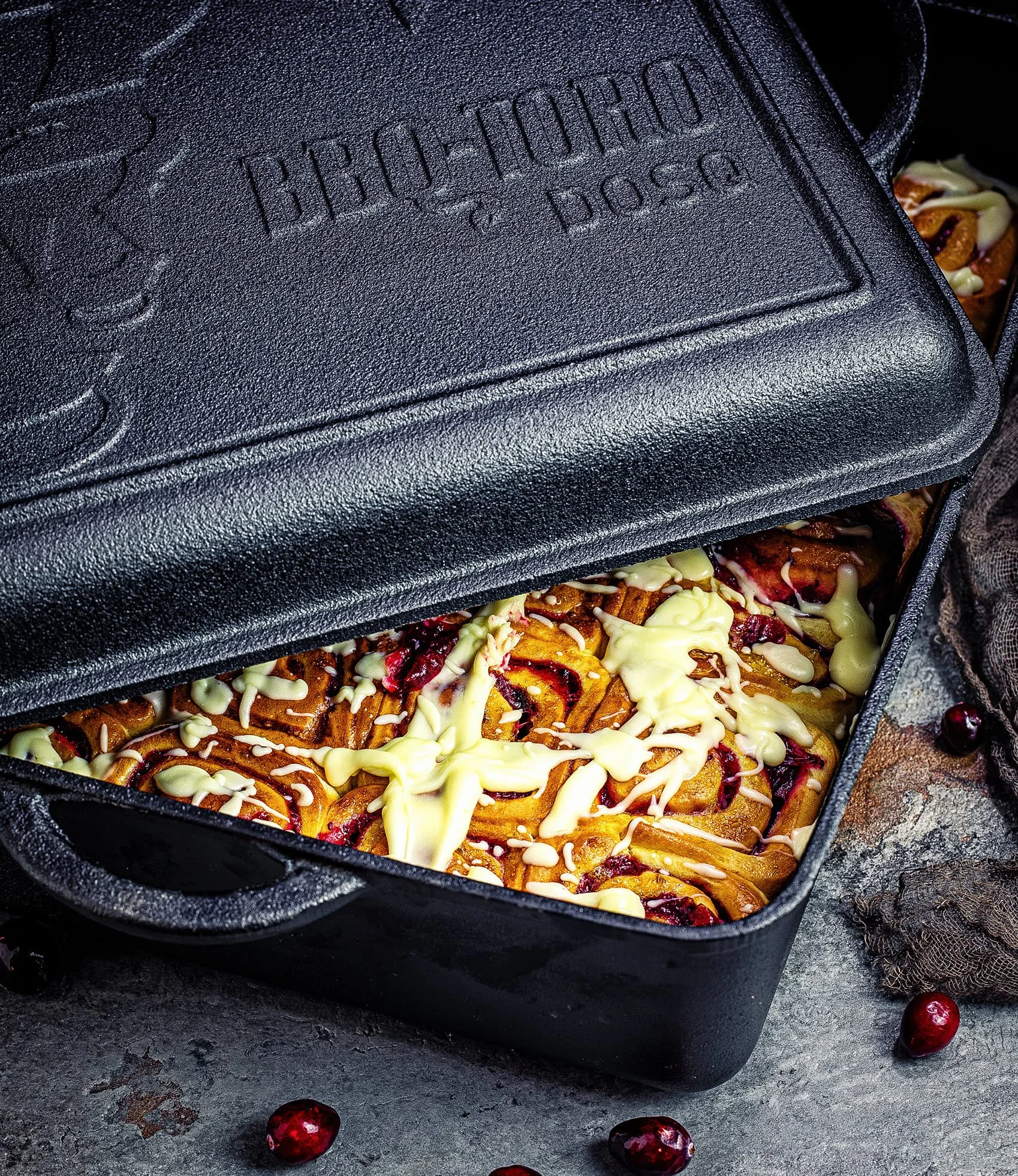 BBQ-Toro Dutch Oven Pan I pentola in ghisa da 9,5 litri - già stagionata | Brasiera con coperchio