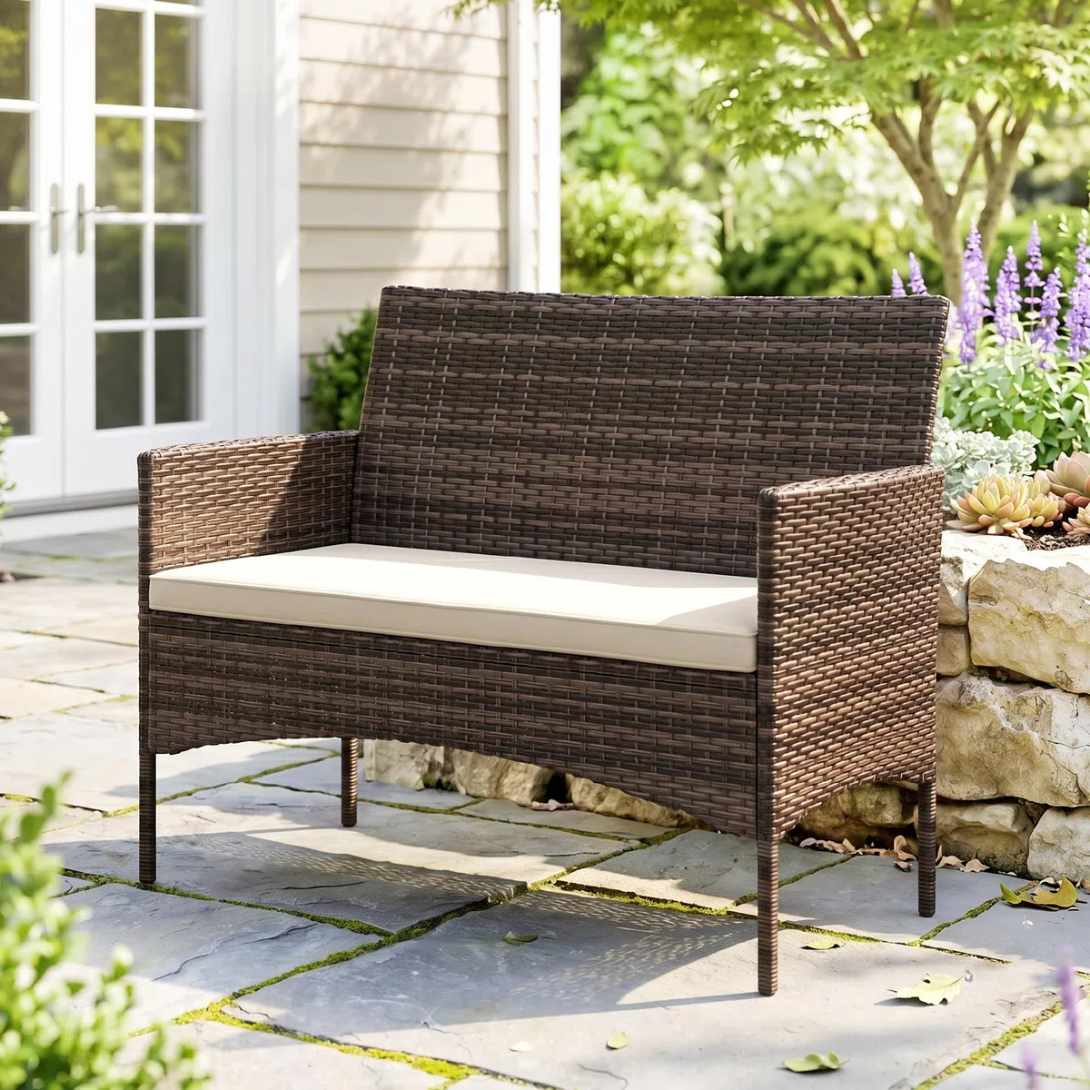 Outsunny Divano da Giardino in Rattan, 2 Posti, Divano da Esterno in PE Wicker con Cuscini e Tappetini Antiscivolo, Struttura in Acciaio per Balcone, Veranda, Giardino, Beige