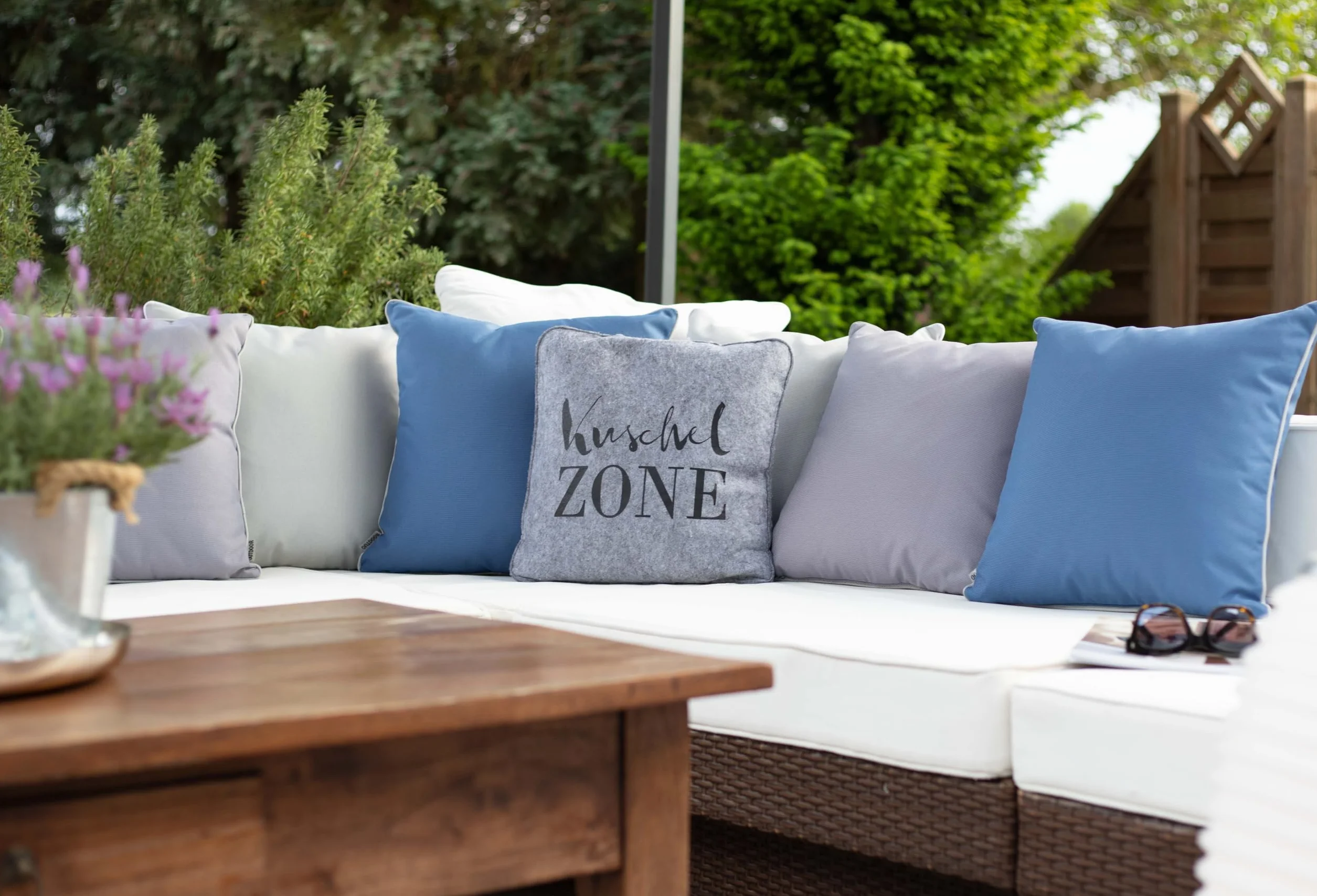 Brandsseller Set di 4 Cuscini da Esterno 45x45 cm – Cuscini Decorativi con Elegante Bordino a Contrasto – Idrorepellenti e Antimacchia per Giardino, Balcone, Terrazza e Divano – Taupe