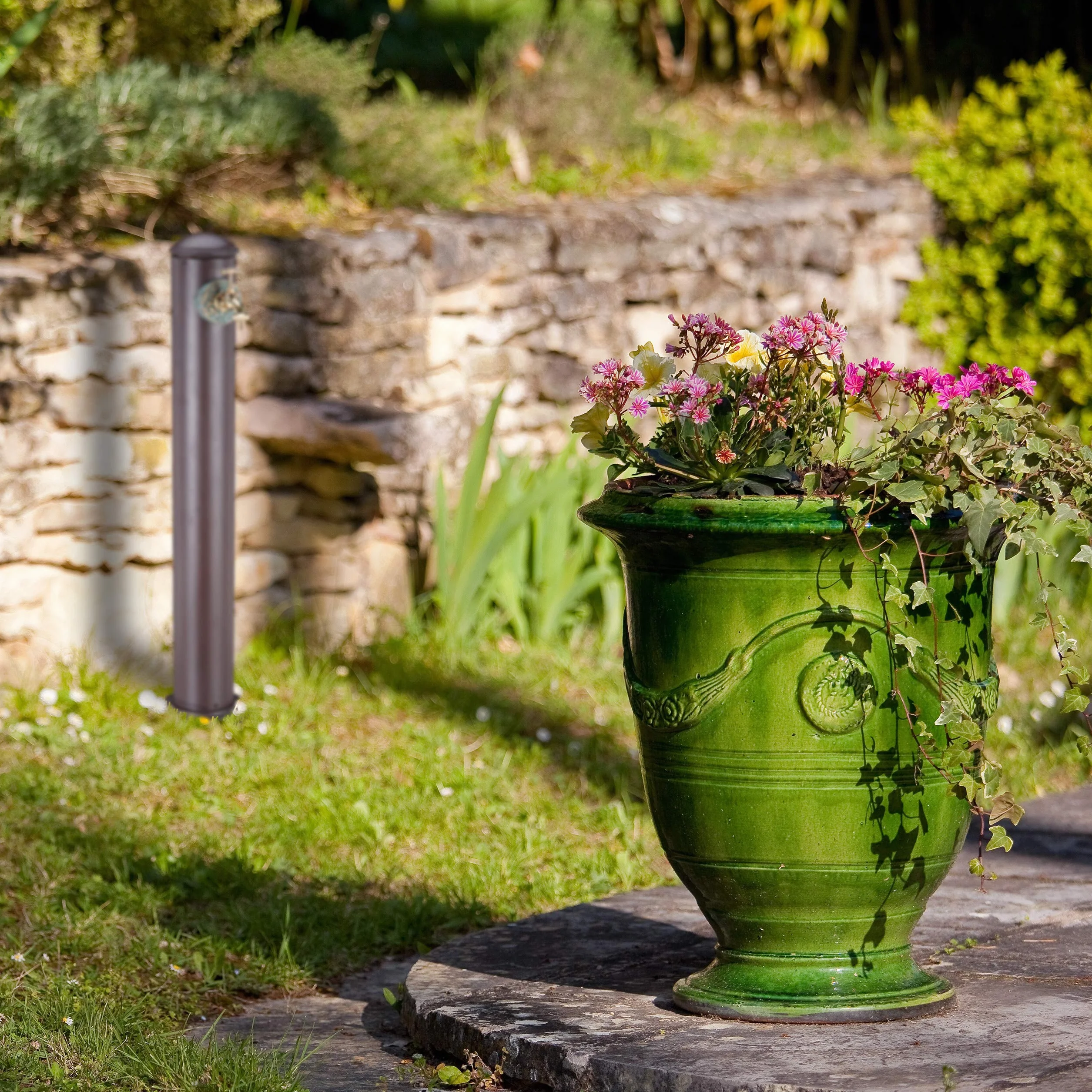Relaxdays Fontana a Colonna da Giardino, Antica, con Rubinetto, Attacco da 3/4 Pollici, Rotonda, Alta 91 cm, Marrone
