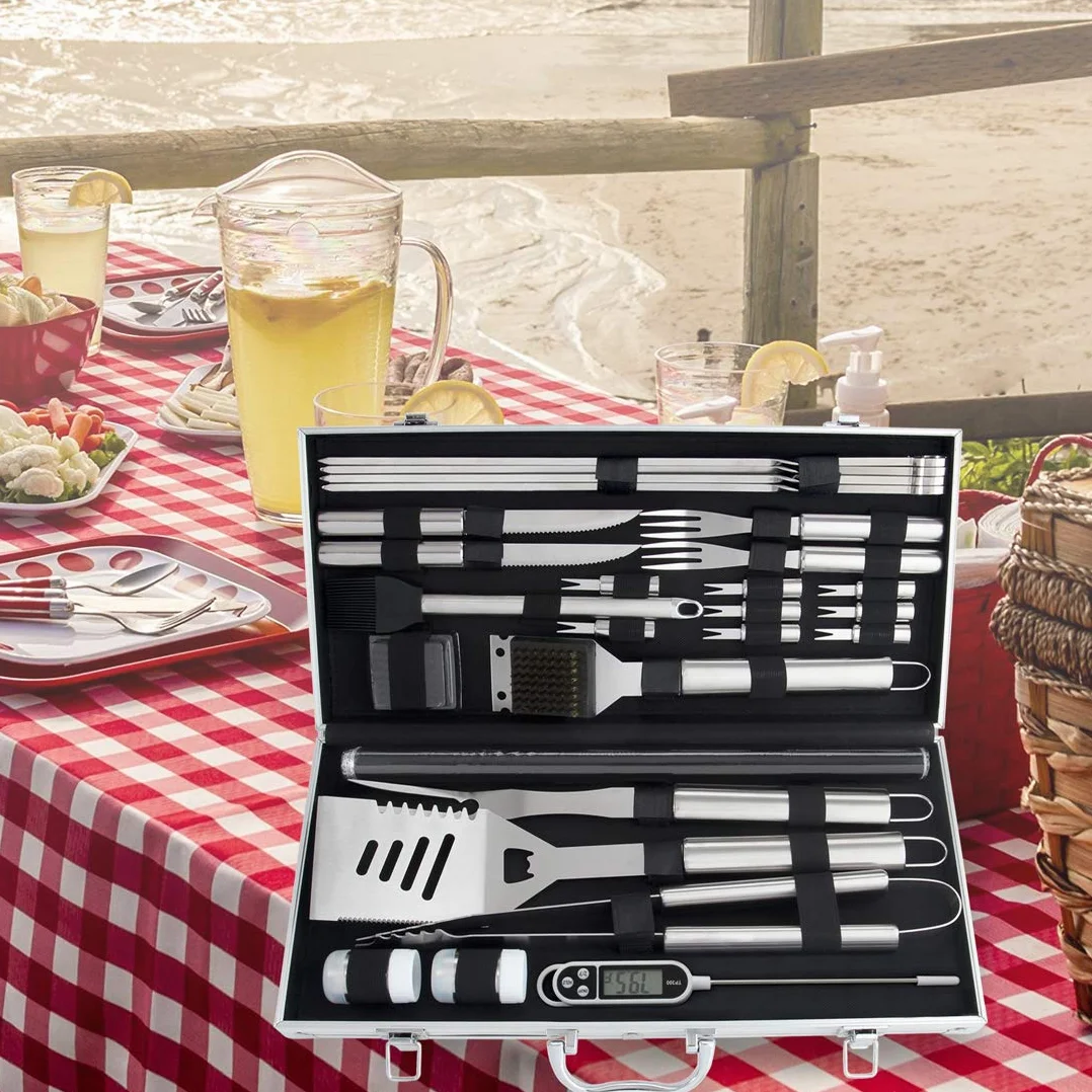 Romanticist 28Pcs Kit di Accessori per Barbecue Set - Utensili per Barbecue in Acciaio Inox in Custodia di Alluminio per Barbecue Uomini Donne Papà di Compleanno di Matrimonio