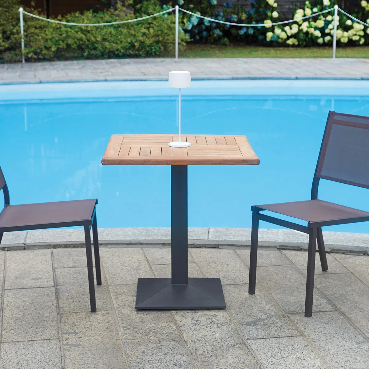 Gruppo Maruccia - Tavolo Quadrato con Top in Legno Teak - Per Bar, Ristoranti, Giardino - Base in Ghisa (80x80 cm)