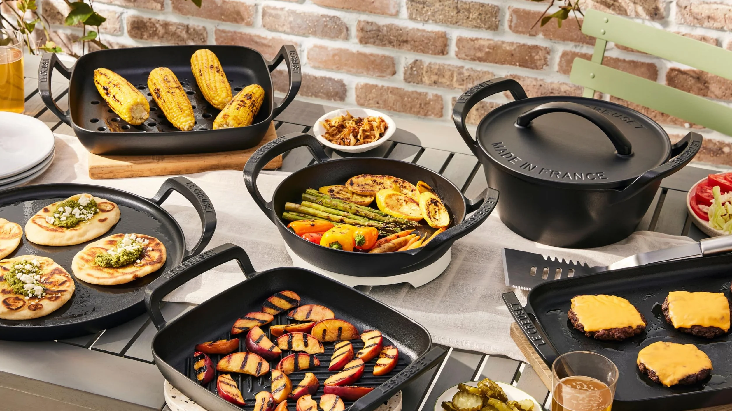 Le Creuset Casseruola rotonda in ghisa per barbecue da esterno