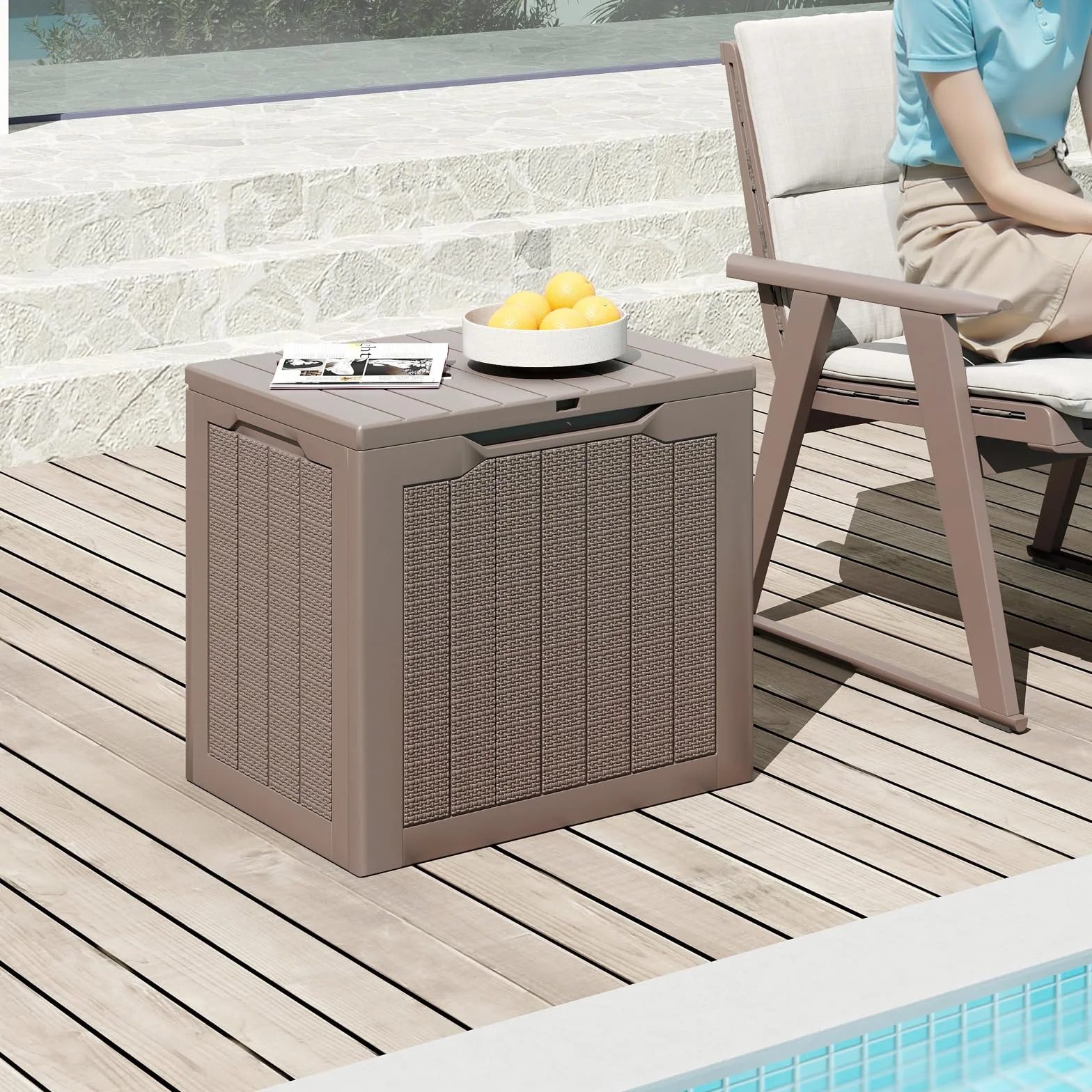 COSTWAY Baule da Esterno 106 L, Cassapanca Contenitore Impermeabile con Coperchio Bloccabile e Maniglie Laterali, per Giardino, Terrazzo e Cortile, 56 x 41 x 50,5 cm (Marrone)