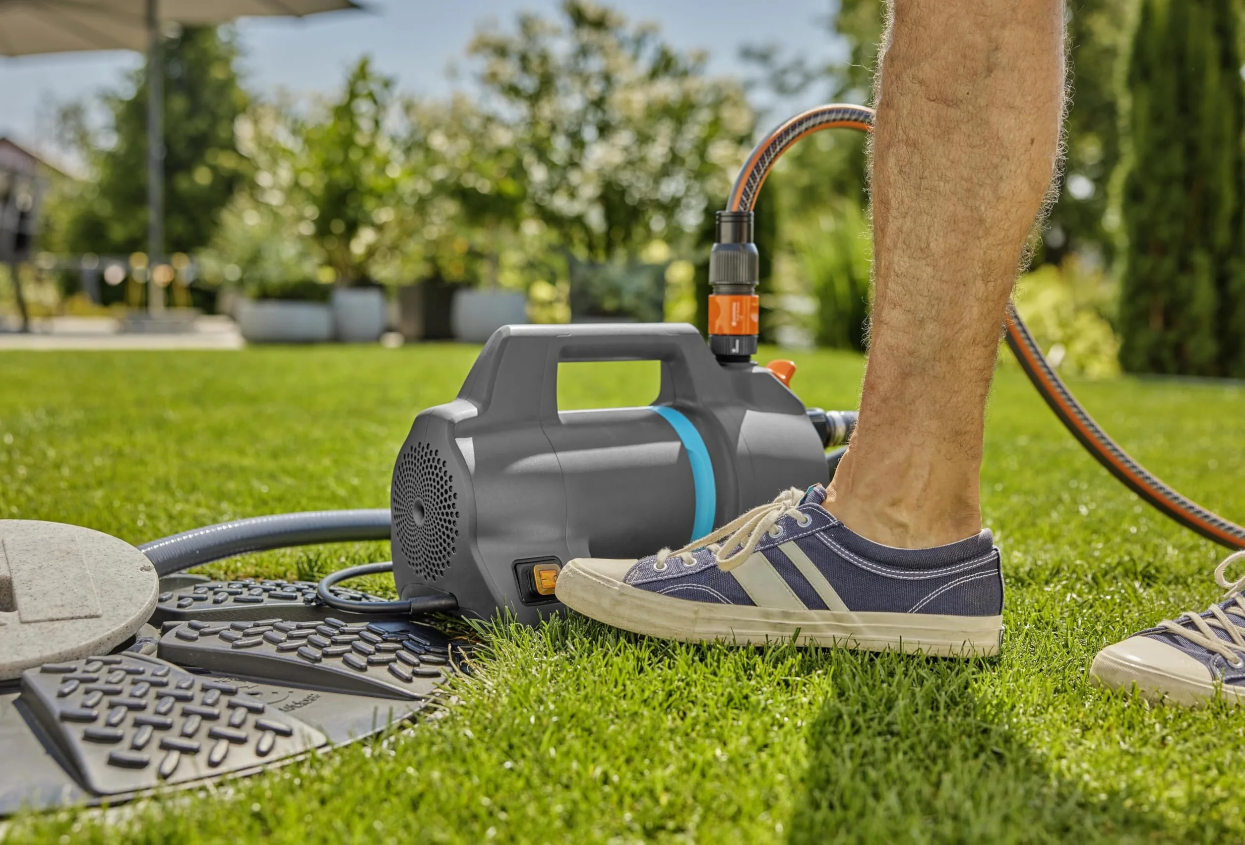 Pompa da giardino Gardena 4100 Silent: Pompa per irrigazione molto silenziosa e innovativa, portata 4100 l/h, motore da 550 W, 3,6 bar, impermeabile, a risparmio energetico (9050-20)