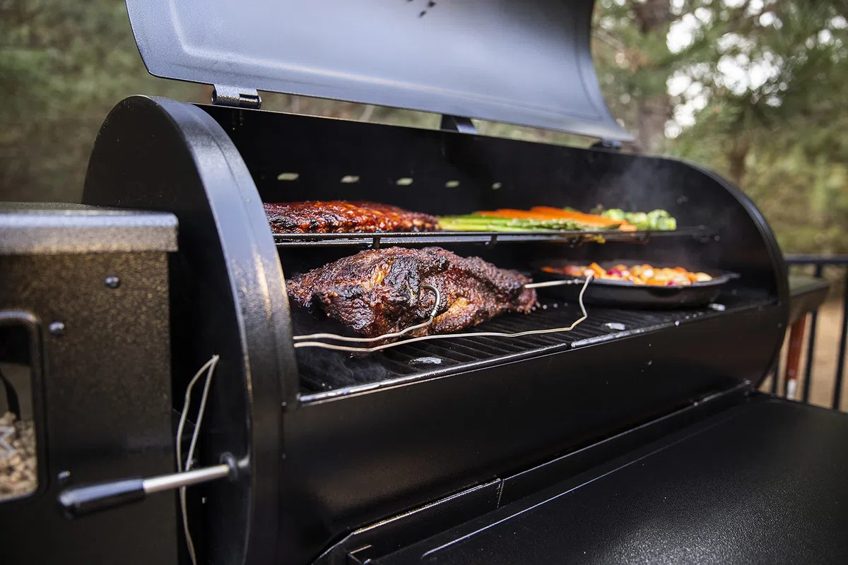 Pit Boss Navigator 1150 - Barbecue a pellet, nero, in acciaio, dimensioni: 162 x 94 x 119 cm, con schermo digitale