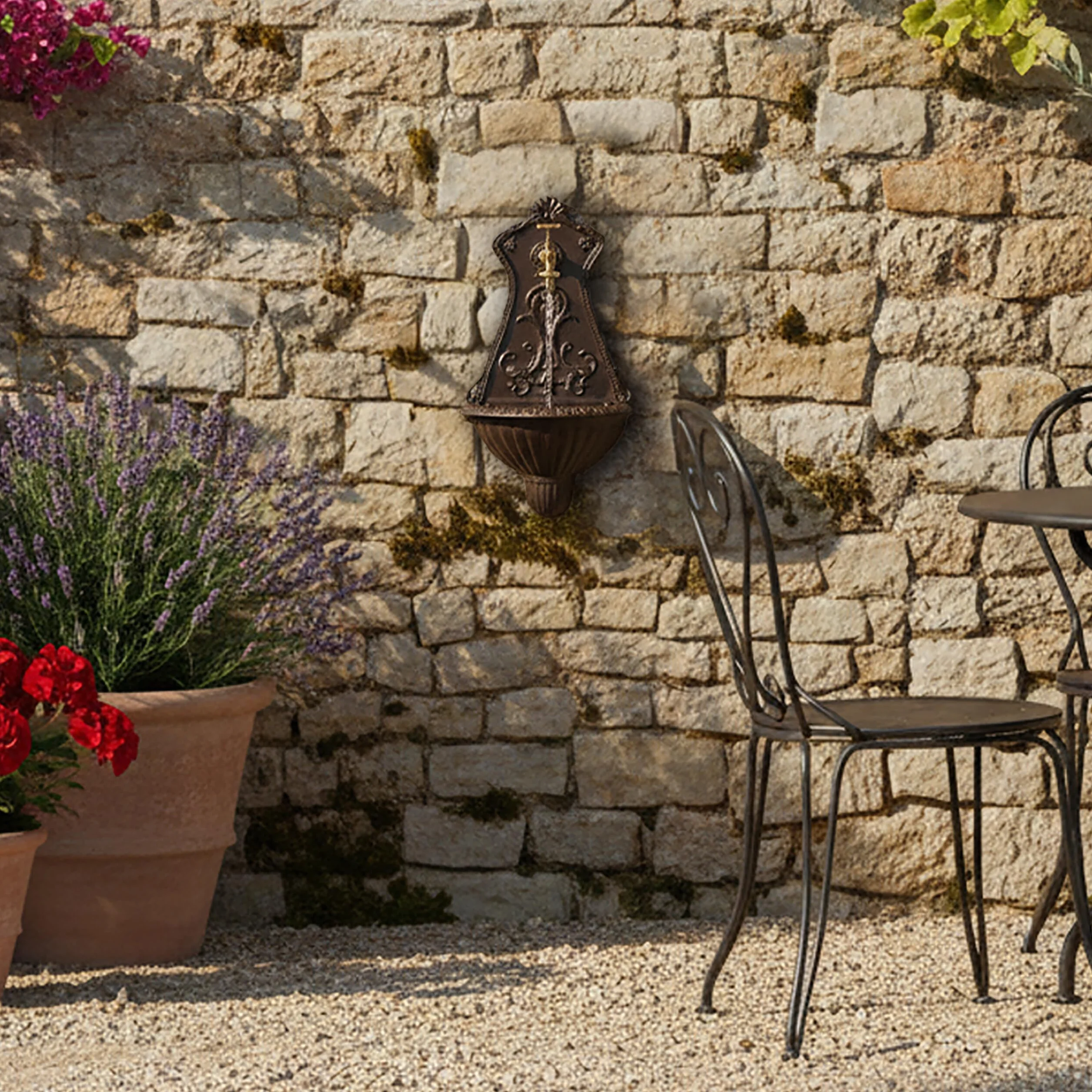 Relaxdays Fontana a Muro da Esterno, Fontanella Giardino, Vaschetta Rubinetto, Ghisa e Ottone, 42x24,5x11,5 cm, Marrone