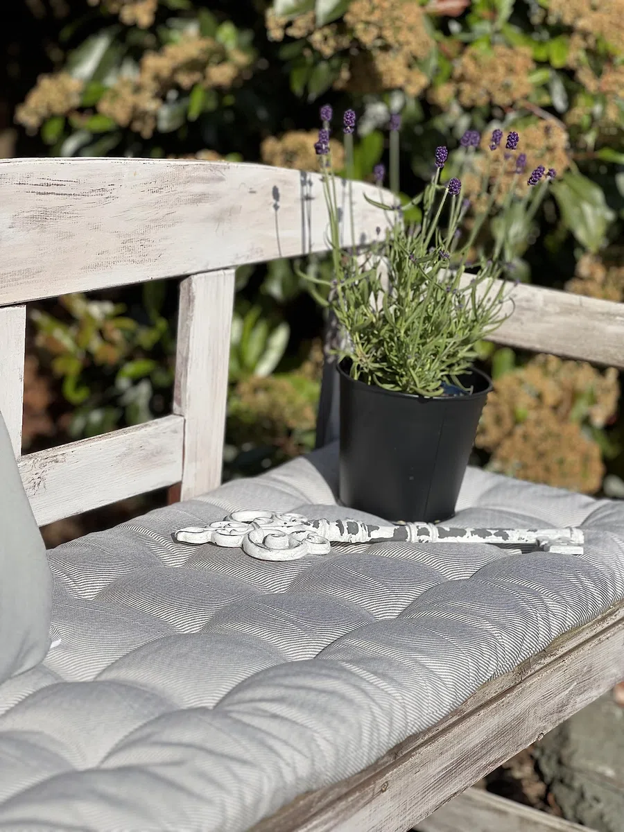 Brandsseller Cuscino per panca da esterno, 120 x 40 x 4 x 4 cm, a righe, bianco/grigio chiaro