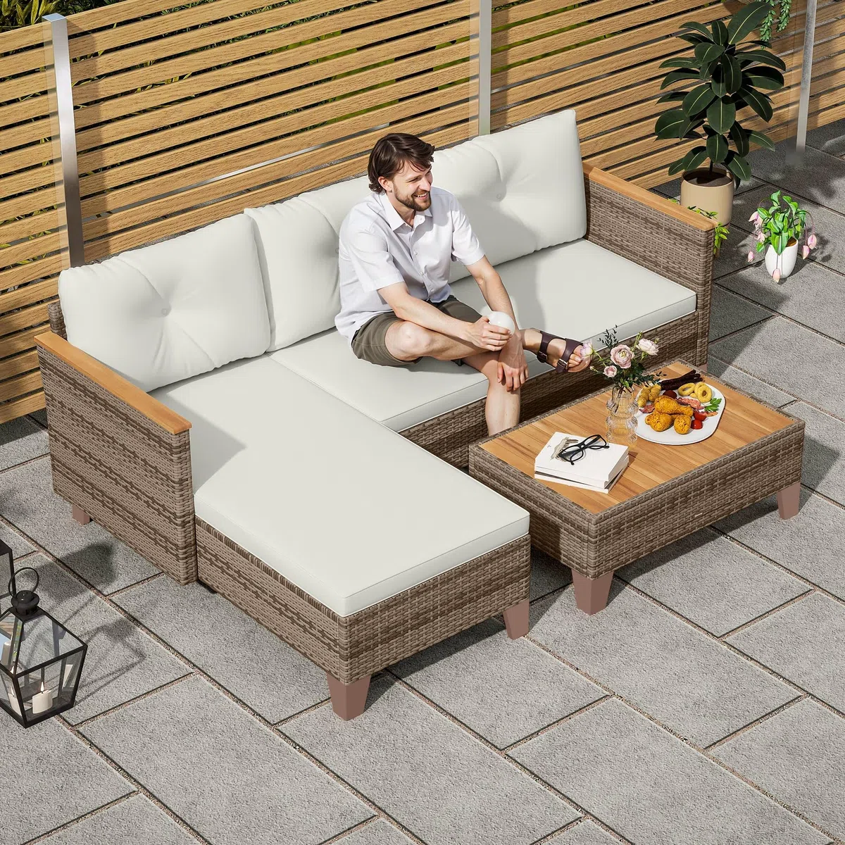 Outsunny Set di Mobili da Giardino in Rattan 3 Pezzi, Salotto da Esterno con Divano a 2 Posti, Chaise Longue, Tavolino da Caffè in Vetro e Cuscini Lavabili, Struttura in Acciaio, Cachi/Crema
