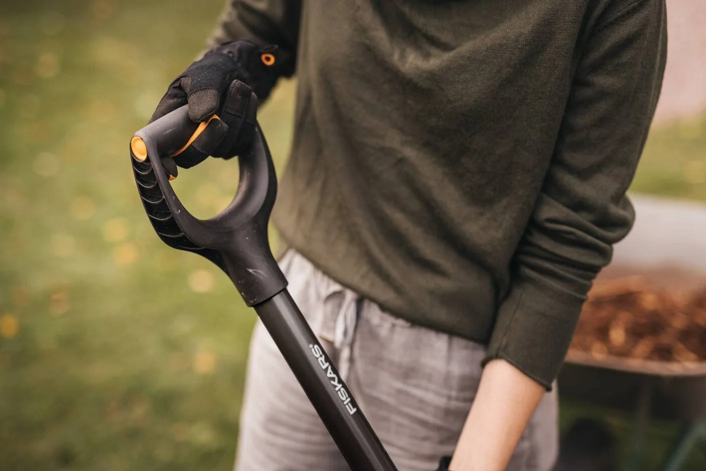 Fiskars Vanga a Punta, Vanga per Terreni Duri e Sassosi, Lunghezza: 125 cm, Acciaio al Boro di Ottima Qualità, Grigio/Nero, Ergonomic, 1070639