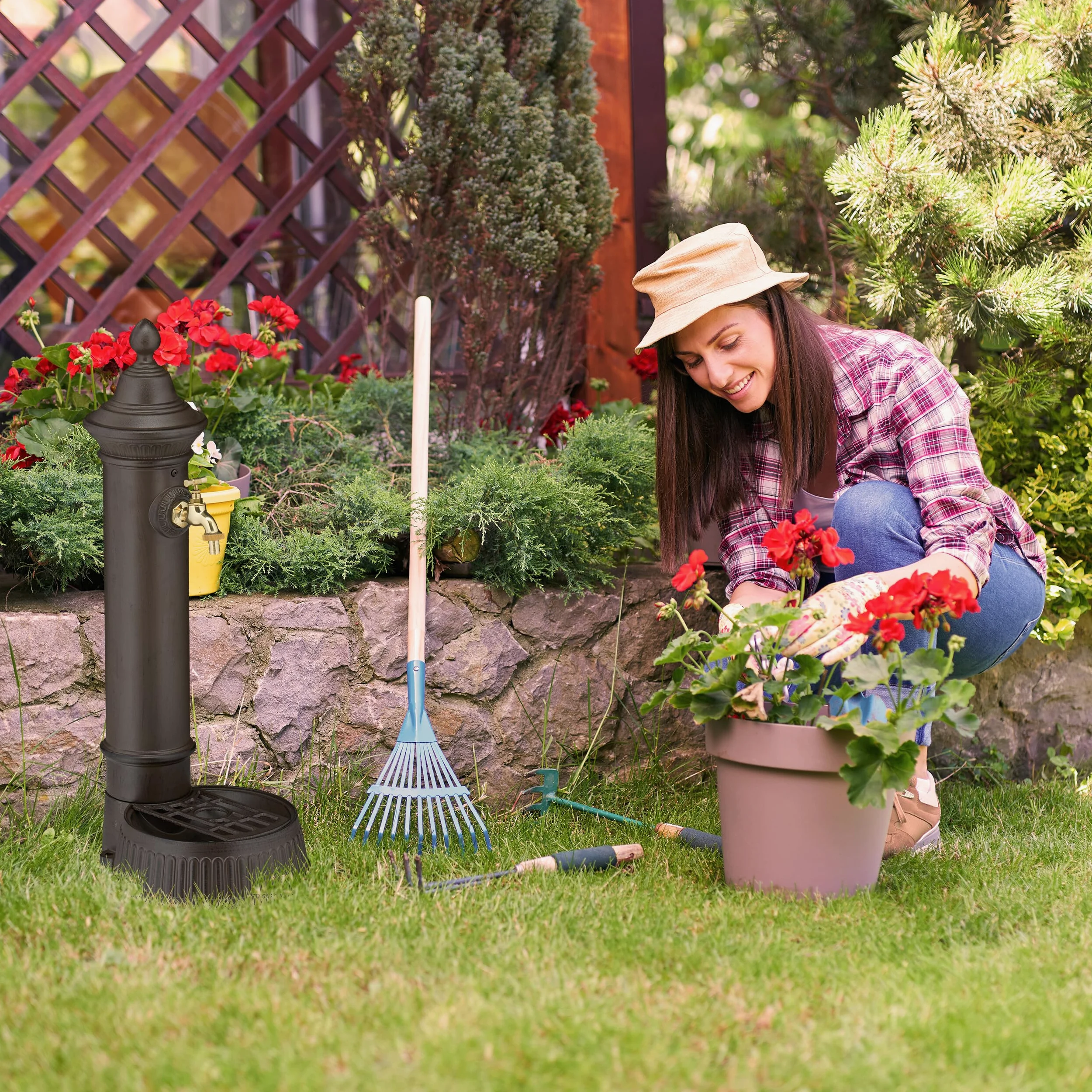 Relaxdays Fontana da Giardino in Stile Antico, Fontanella a Colonna con Rubinetto e Vaschetta, 72x26x31 cm, Marrone