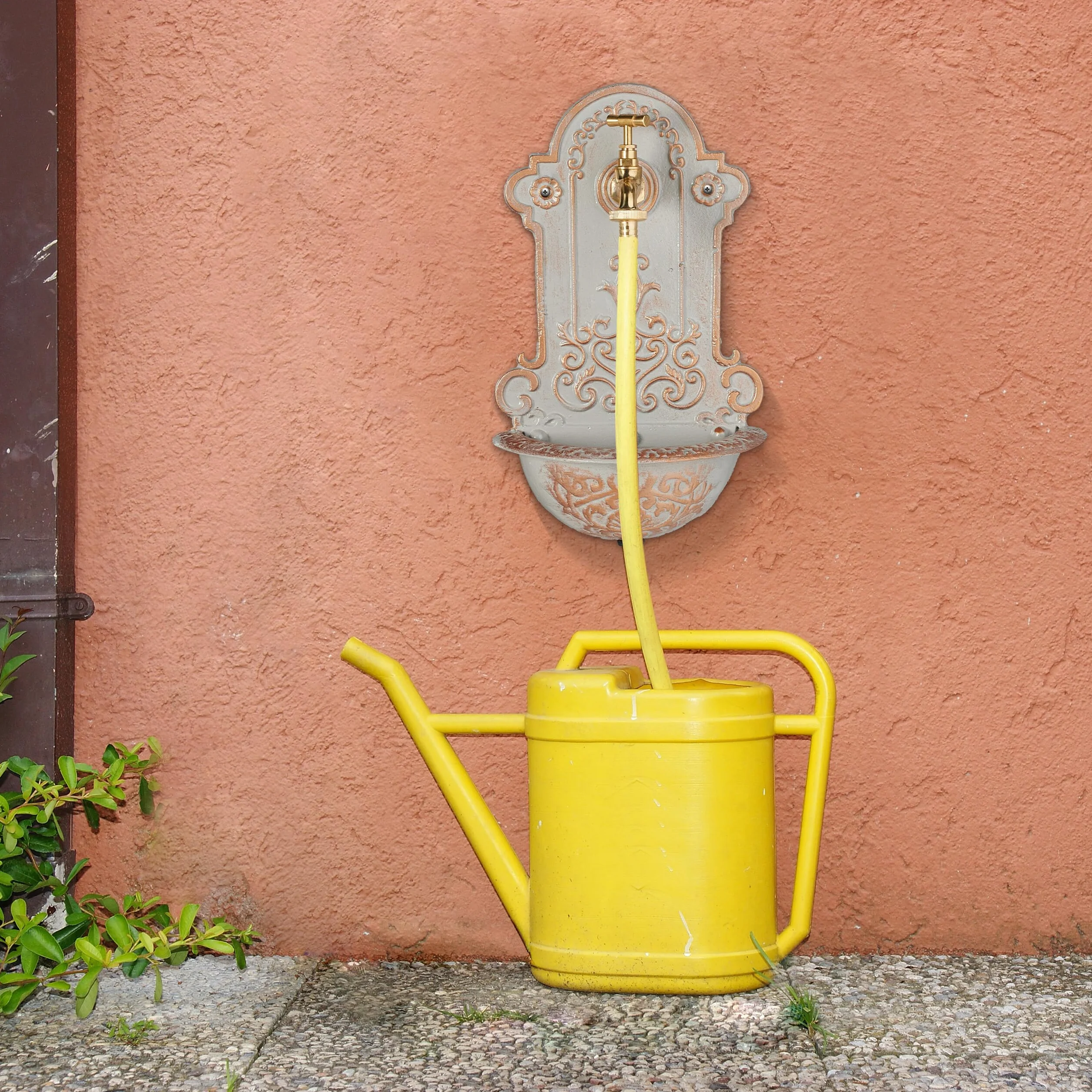 Relaxdays Fontana a Muro da Esterno, Fontanella Giardino, Vaschetta Rubinetto, Ghisa e Ottone, 36x22x10,5 cm, Oro Grigio