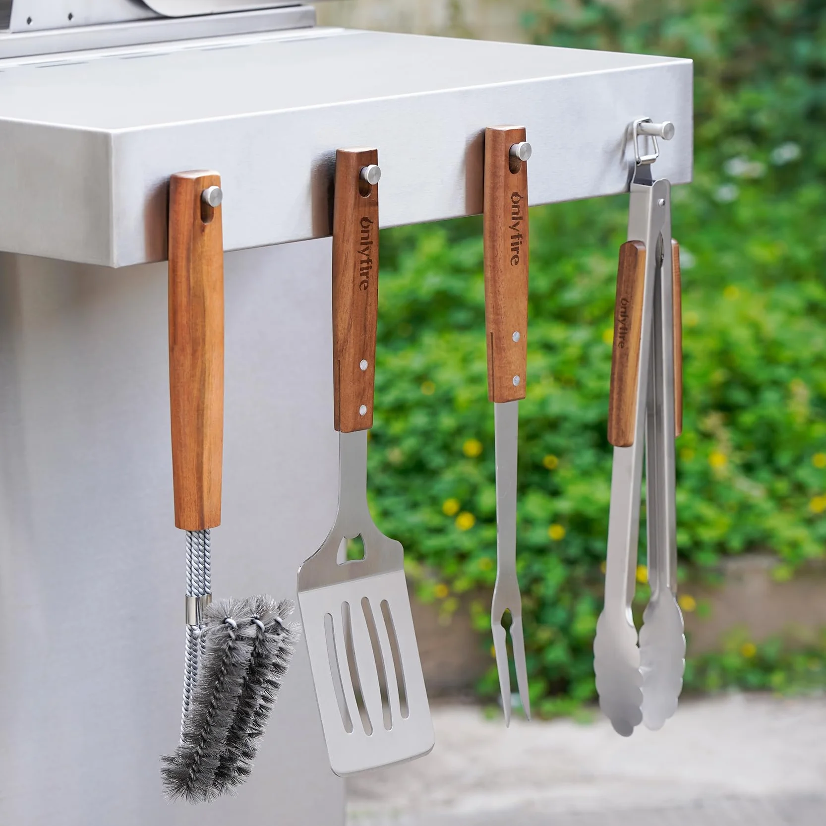 onlyfire Set di Attrezzi per Il Barbecue da 4 Pezzi, Spatola per Piastra Forata, Pinze da Cucina, Forchetta per Grill e Spazzola per Barbecue, Utensili Professionali per Grigliate e Cucina All'aperto