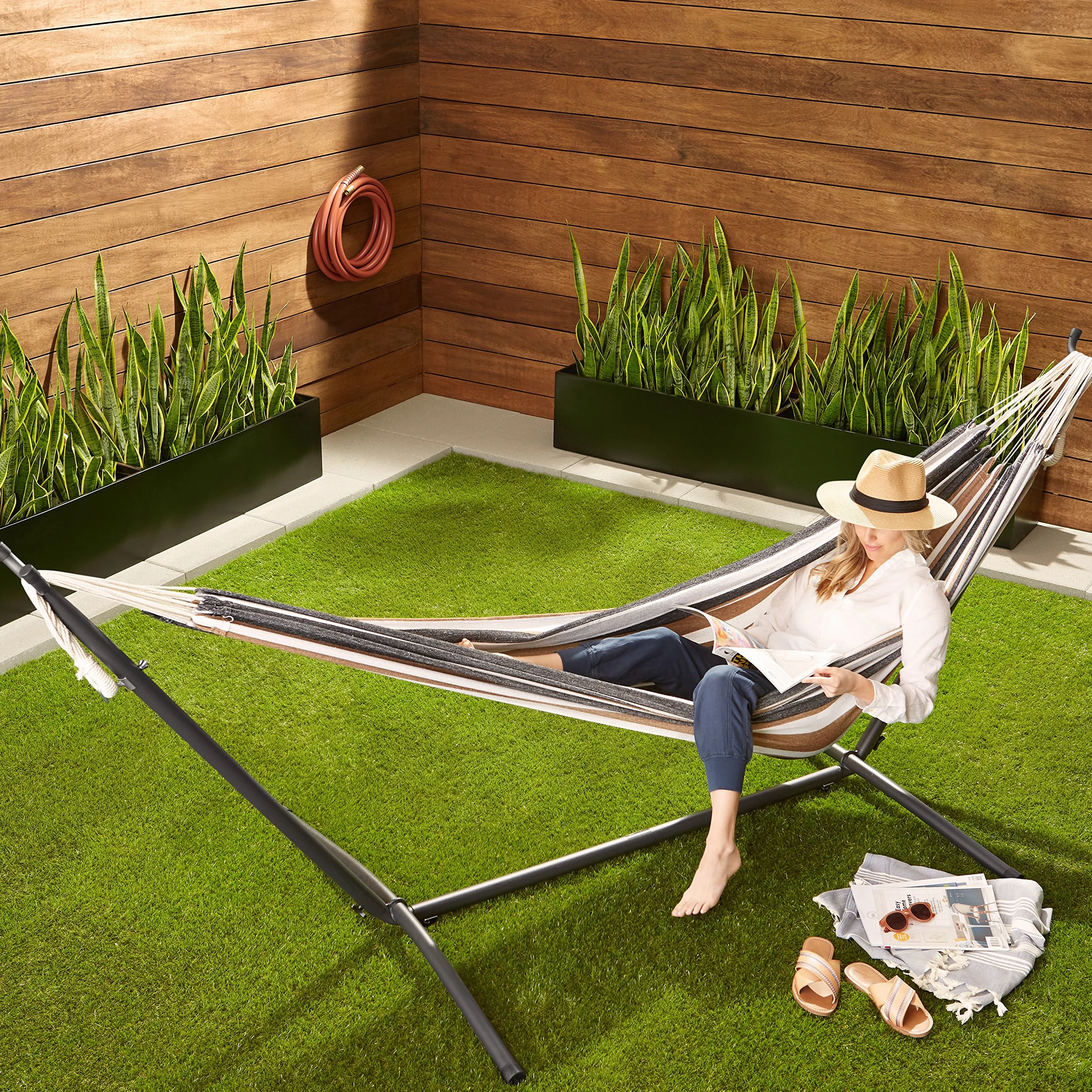 Amazon Basics Amaca in tessuto con struttura di sostegno per due persone, Variegato, 117 cm x 300 cm x 100 cm