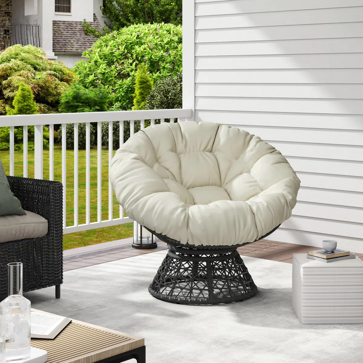 Yaheetech Poltrona da Giardino Girevole 360° Rattan Sedia Dondolo Rotonda Papasan Cuscino Diametro 120 cm Nero/Beige