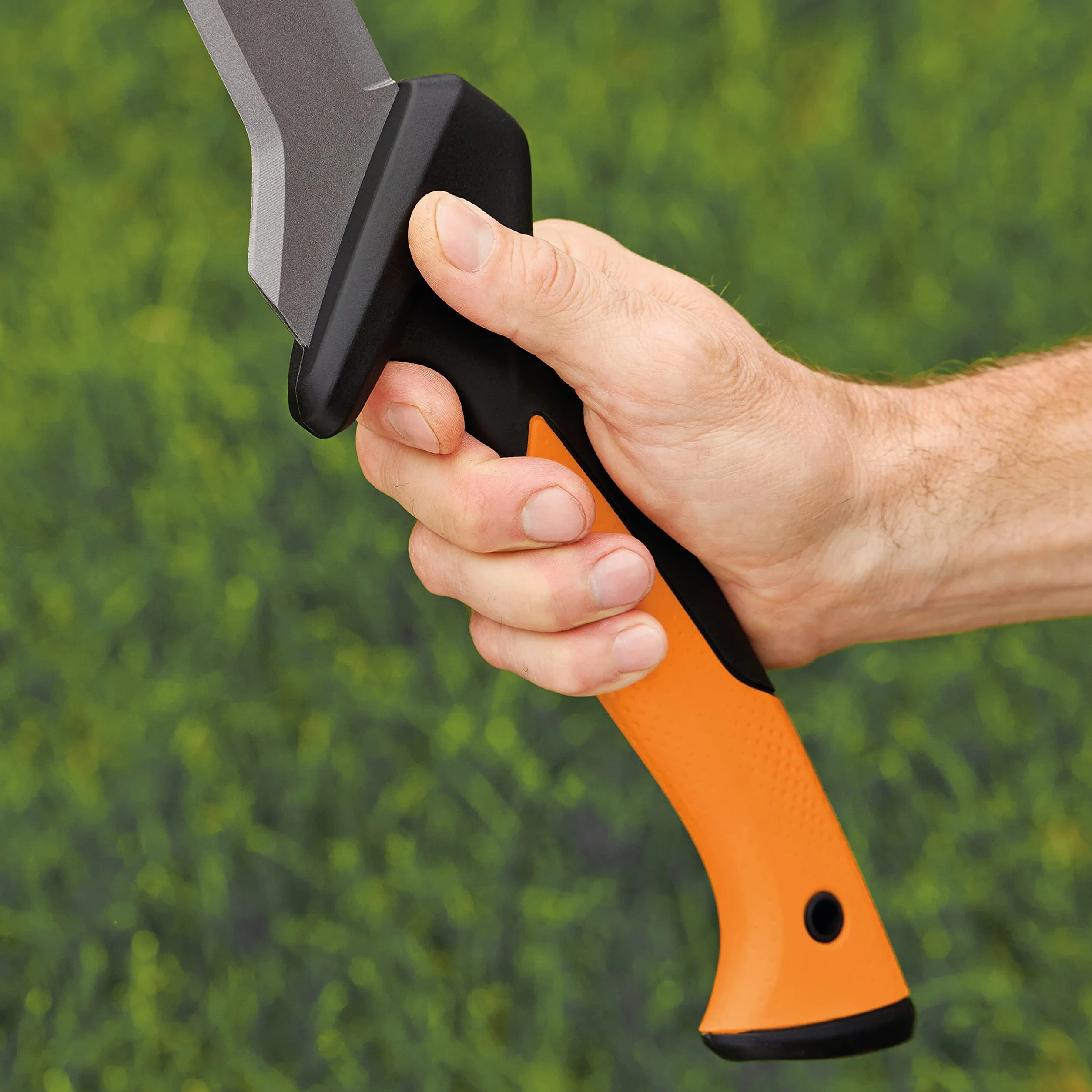 Fiskars Machete-Ascia 46 cm, Lama in Acciaio Temprato, Fodero in Nylon, Nero/Arancione